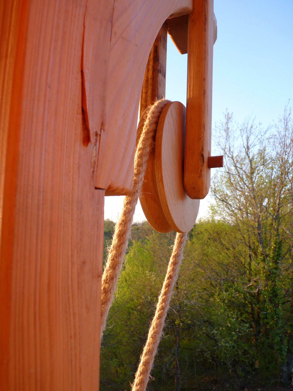 La Cabane-Spa des Figuiers : une évasion enchantée dans les arbres à Salignac-Eyvigues — détail architectural
