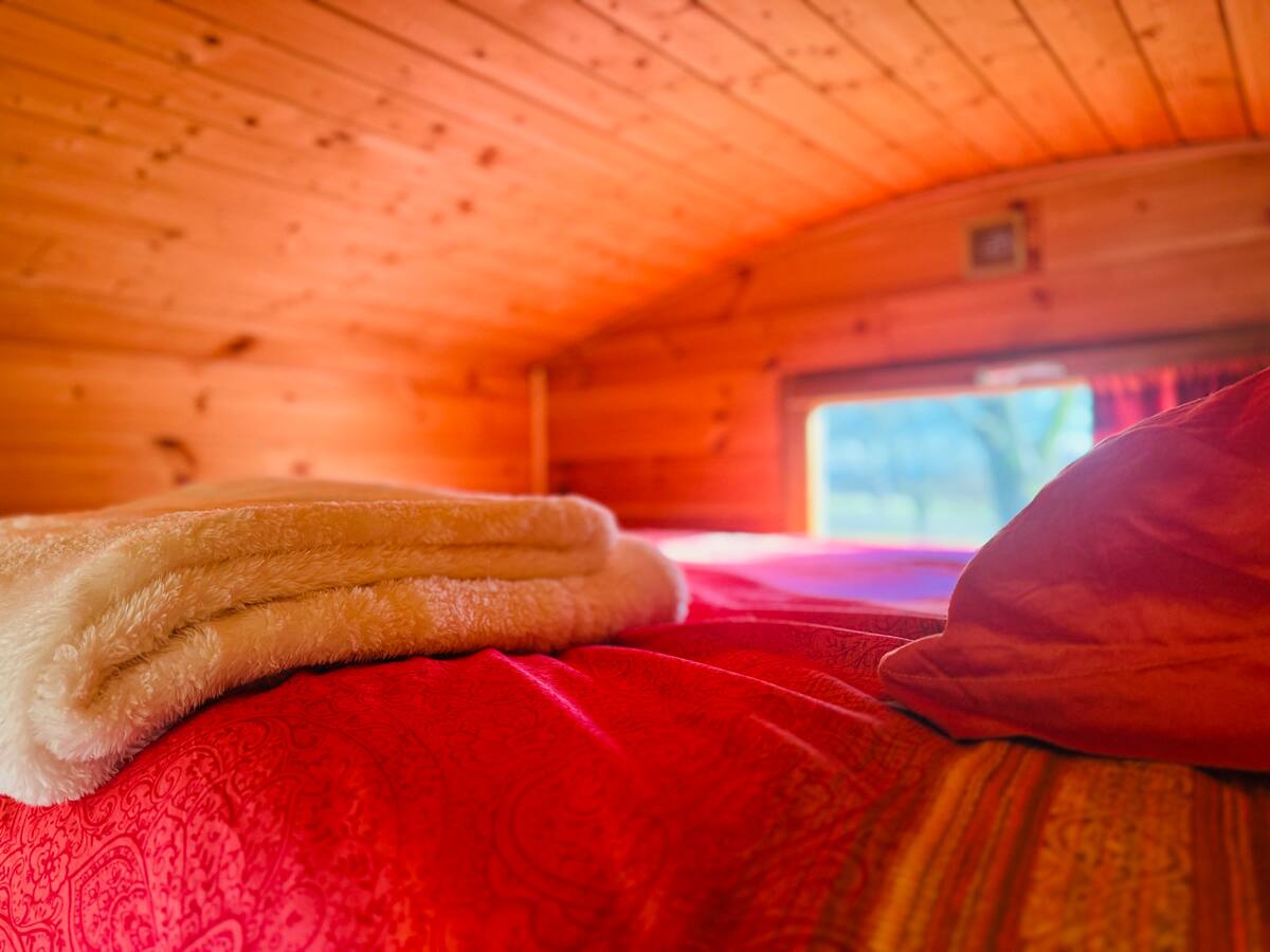 La petite roulotte de Vallin — Roulotte cosy avec vue dégagée à Torchefelon (Isère) à Torchefelon — cuisine