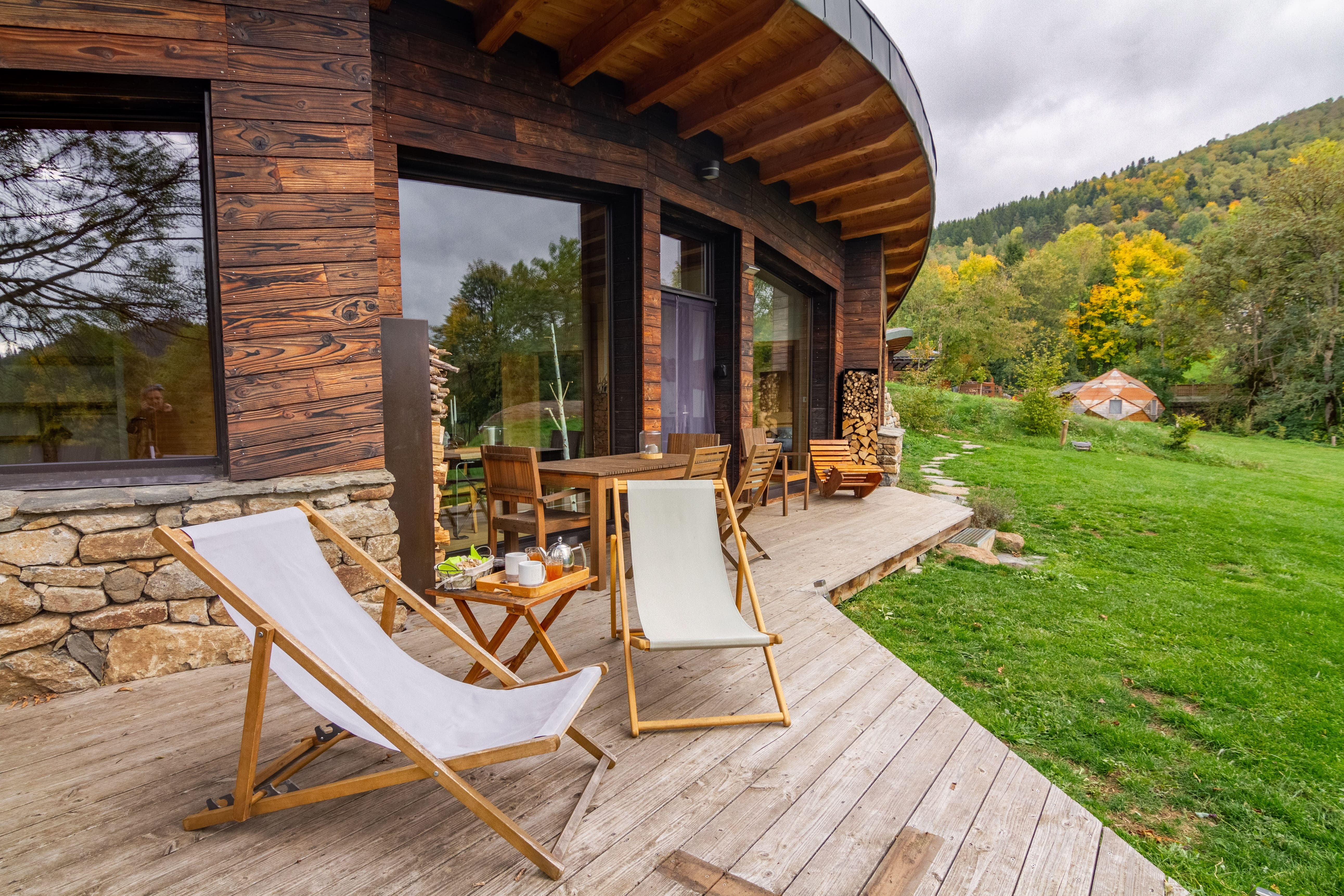 Bulle de Bois & Spa — Nuit relaxante en Haute-Loire à Polignac — détail architectural