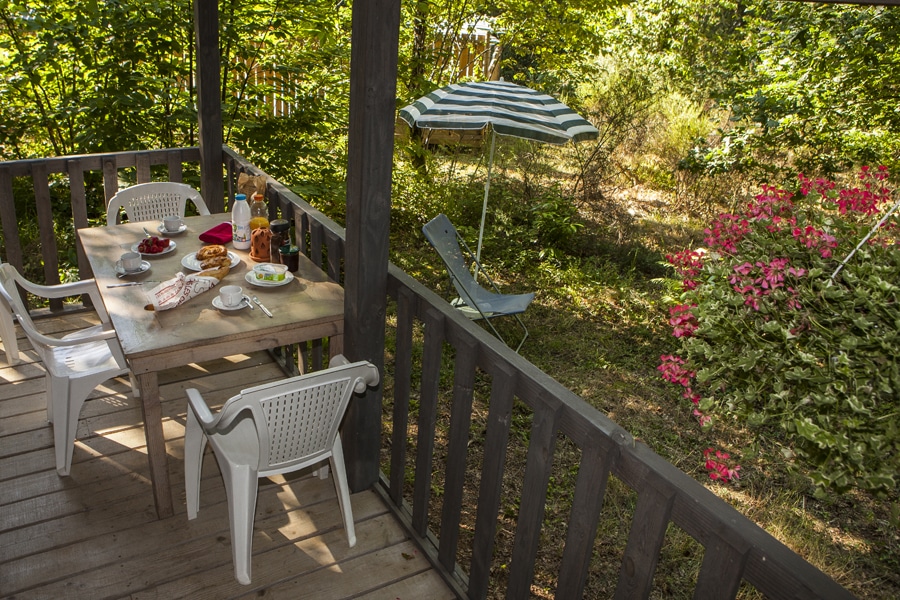 Chalet en bois de style néo-zélandais : une évasion en Aquitaine à Biron — espace de vie