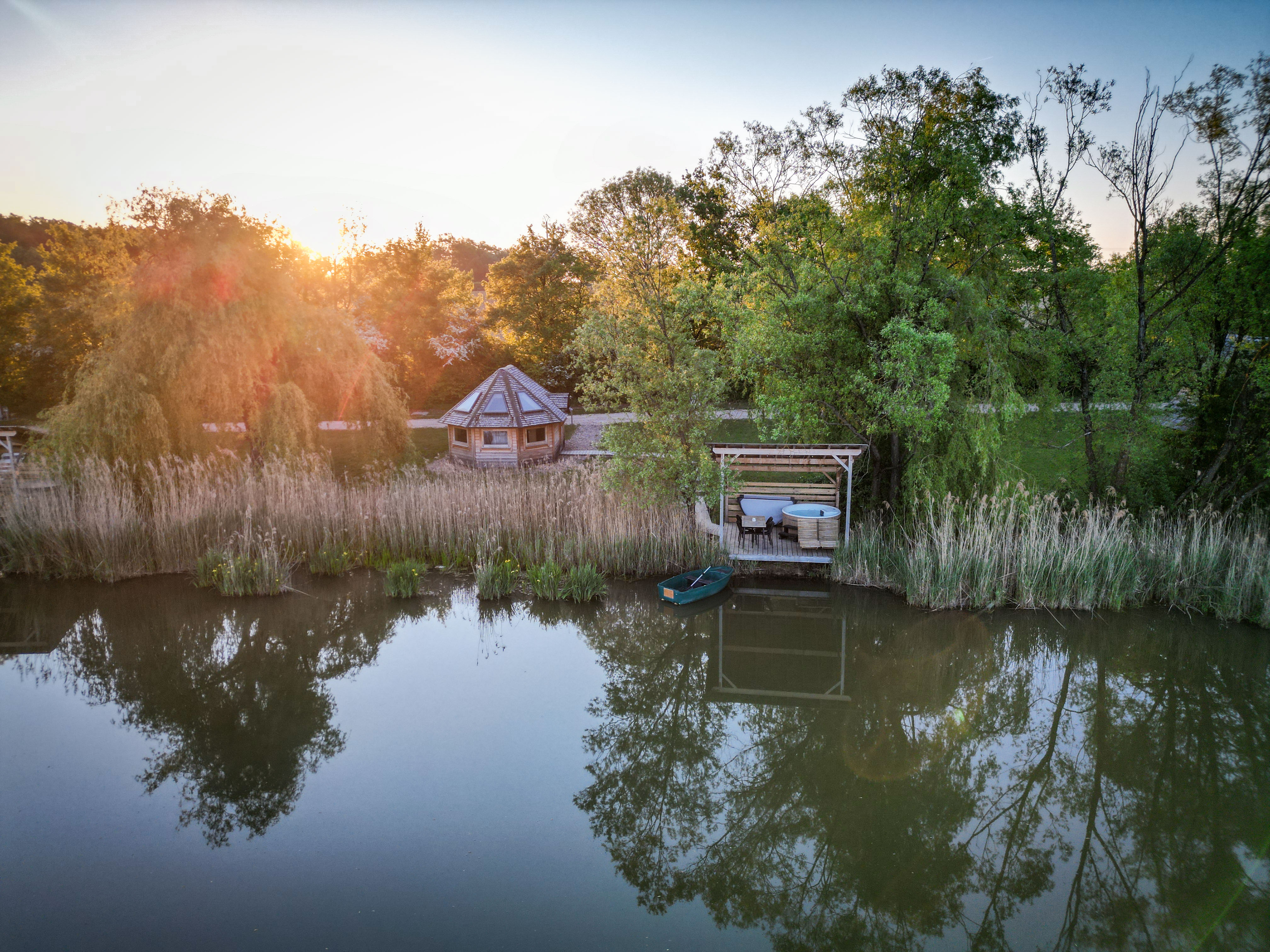 Cabane Boréalis — Cabane avec jacuzzi privatif à Ain