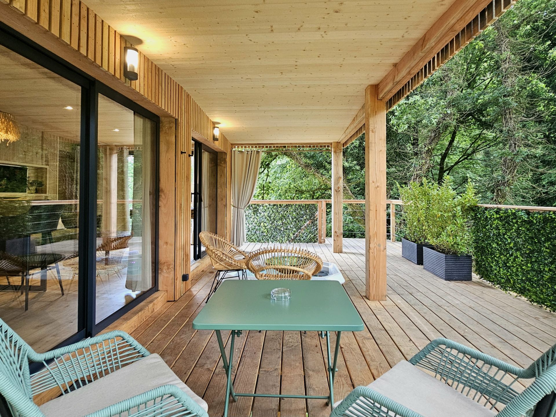 Le Scandilodge Dôme & Spa 2 — Cabane sur pilotis avec spa à Morbihan à Quistinic — vue depuis la terrasse