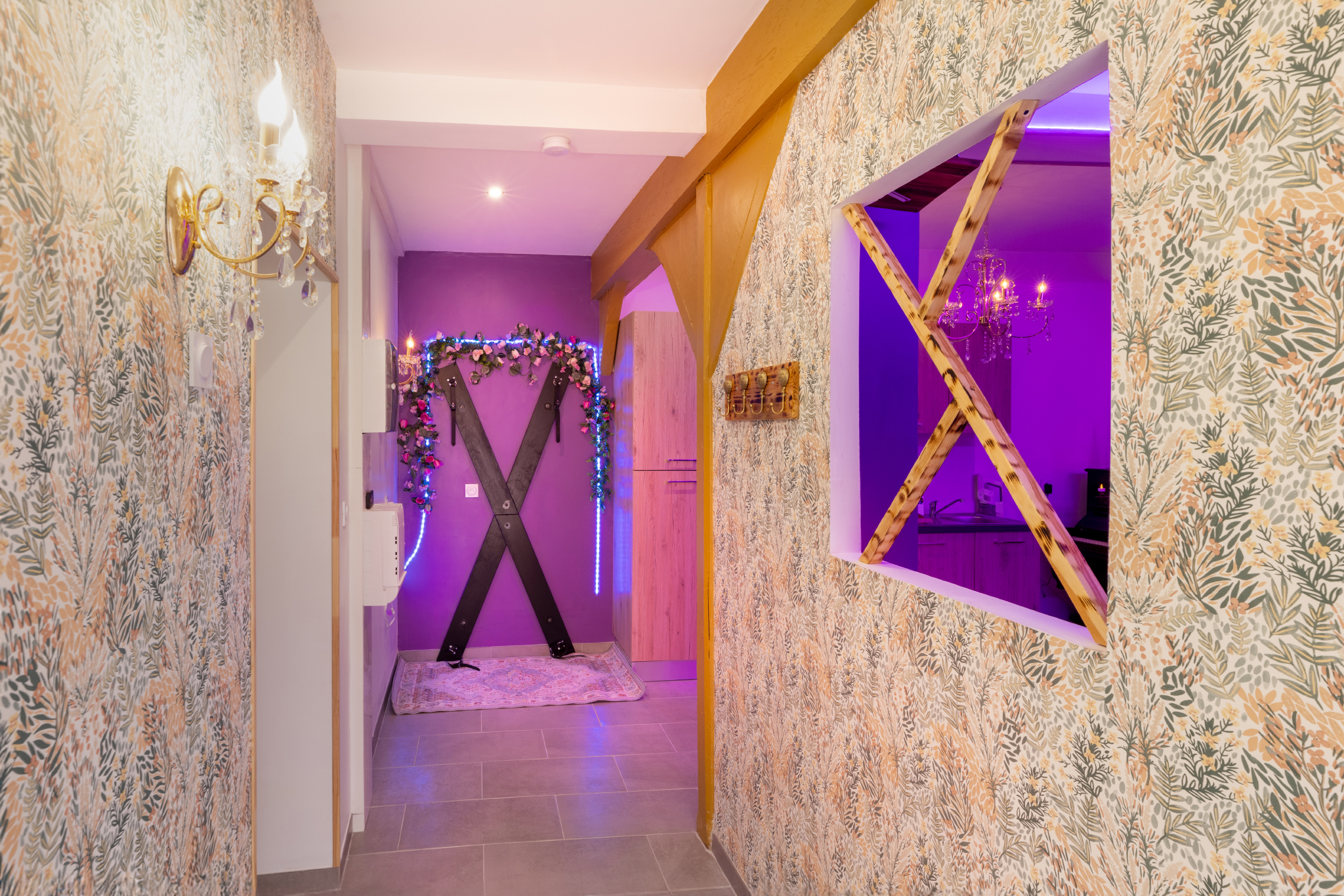 Le bridger love & Spa — Love Room avec spa à Aude à Gaja-et-Villedieu — détail architectural