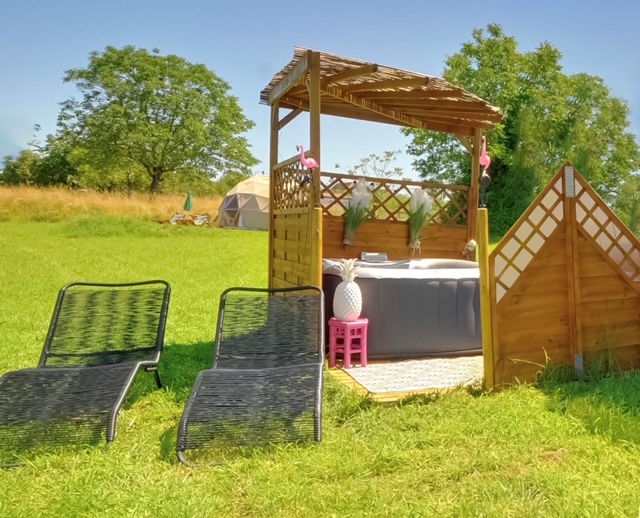 Un dôme enchanteur avec spa au cœur de la Dordogne à Lanouaille — vue intérieure