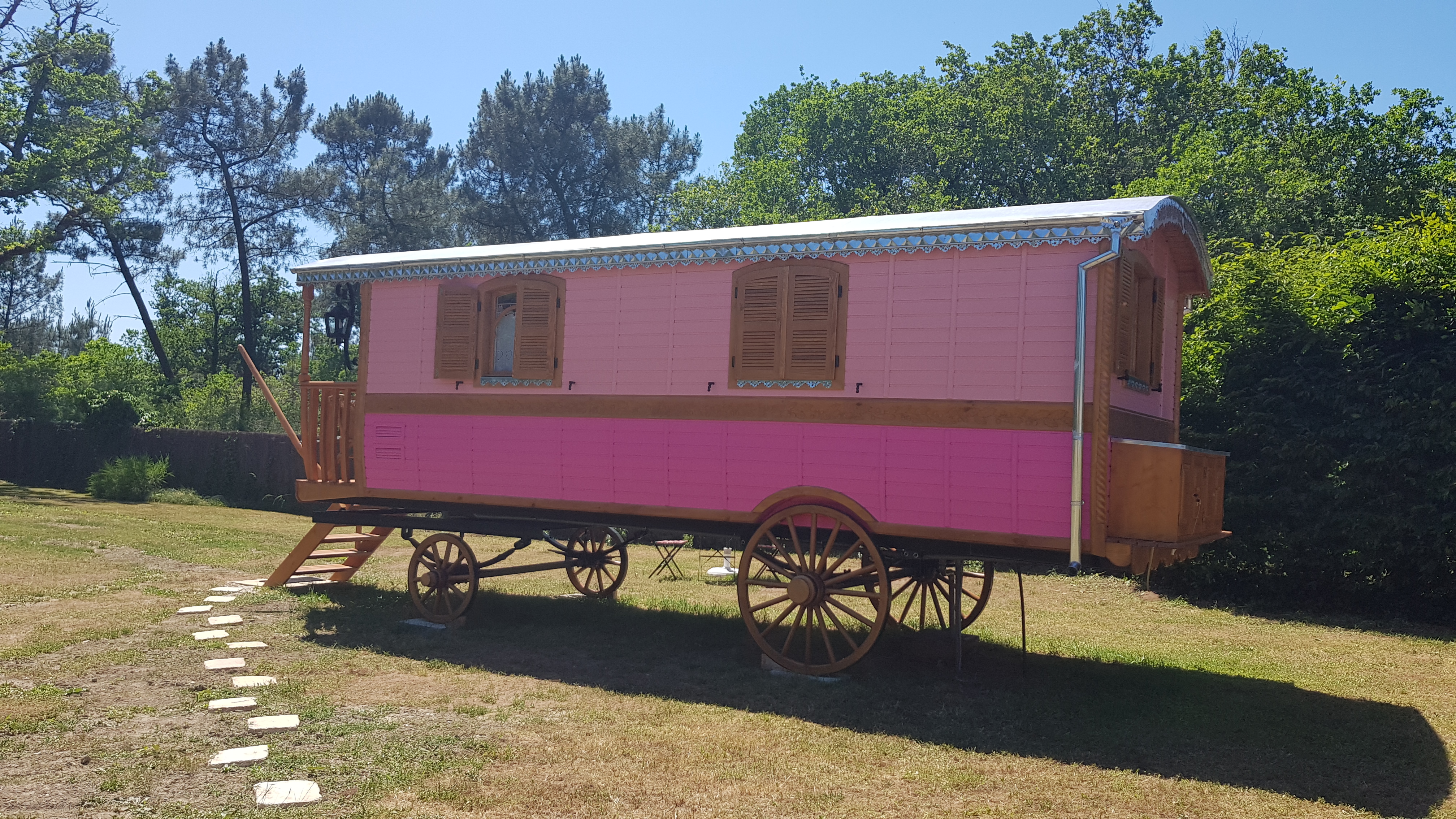 Roulotte Ô Bois d'mon cœur : une évasion poétique en Nouvelle-Aquitaine à Bussac-Foret — chambre