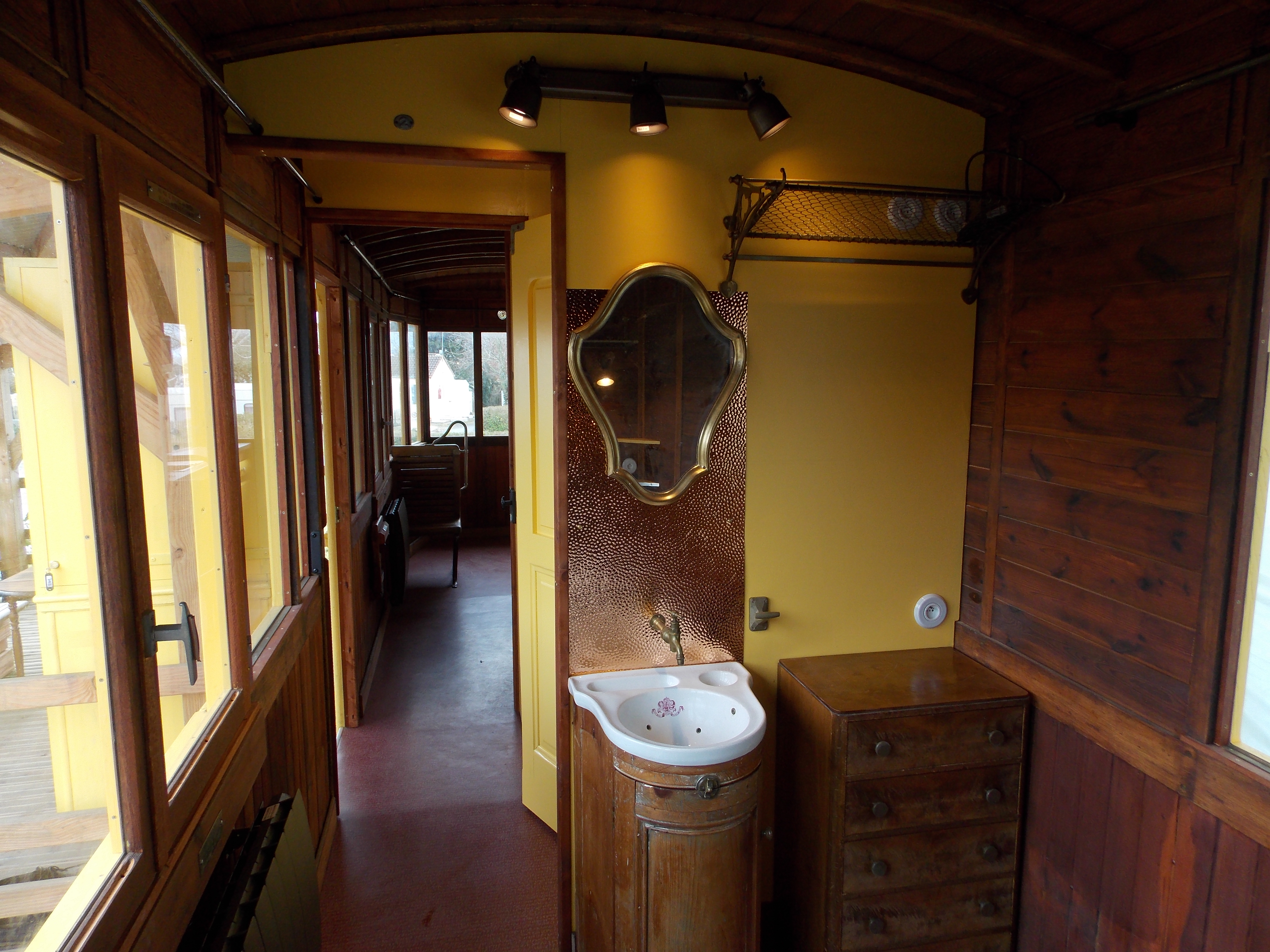 Tramway Nantais — Hébergement insolite avec spa à Saint-Michel-Chef-Chef à Saint-Nazaire — salle de bain