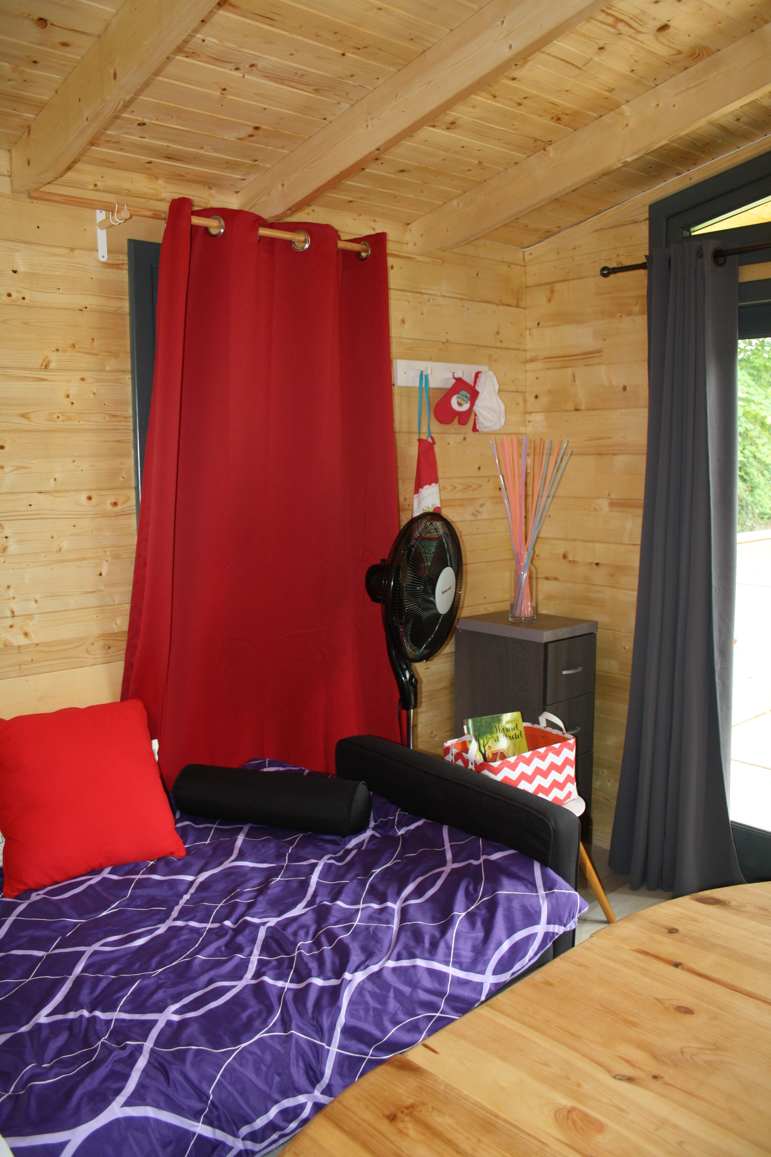 La Cabane familiale D’Hansel : un refuge enchanteur en Champagne-Ardenne à Bar Sur Aube — environnement naturel
