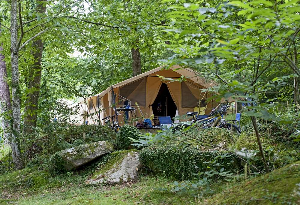 Tente Classic 4 — Confort et terrasse à Noirmoutier en Vendée à Saint-Genis-Les-Ollières — salle de bain