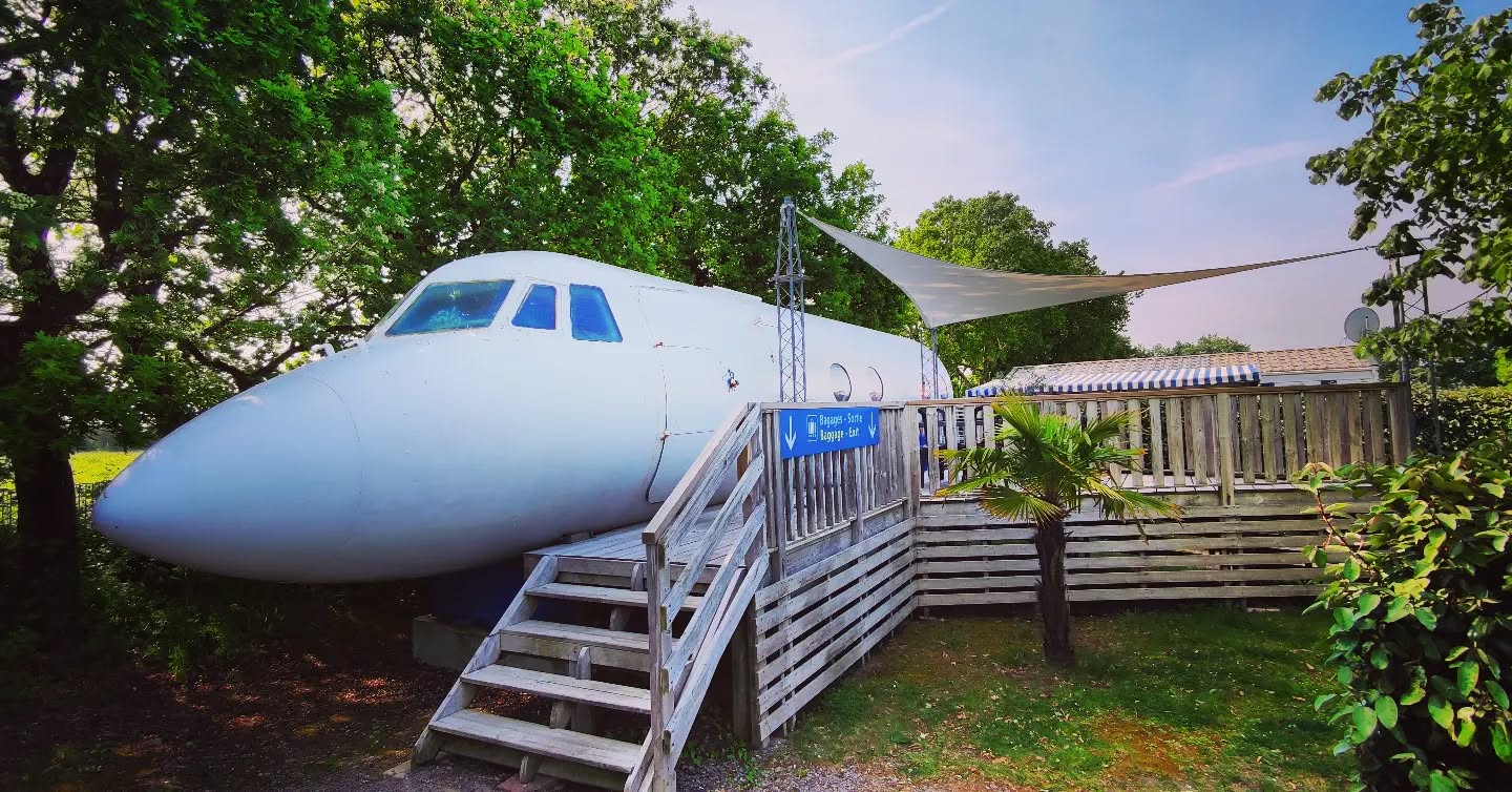 Avion GRUMMAN — Nuit unique dans un avion à Loire-Atlantique à La Baule-Escoublac — vue intérieure