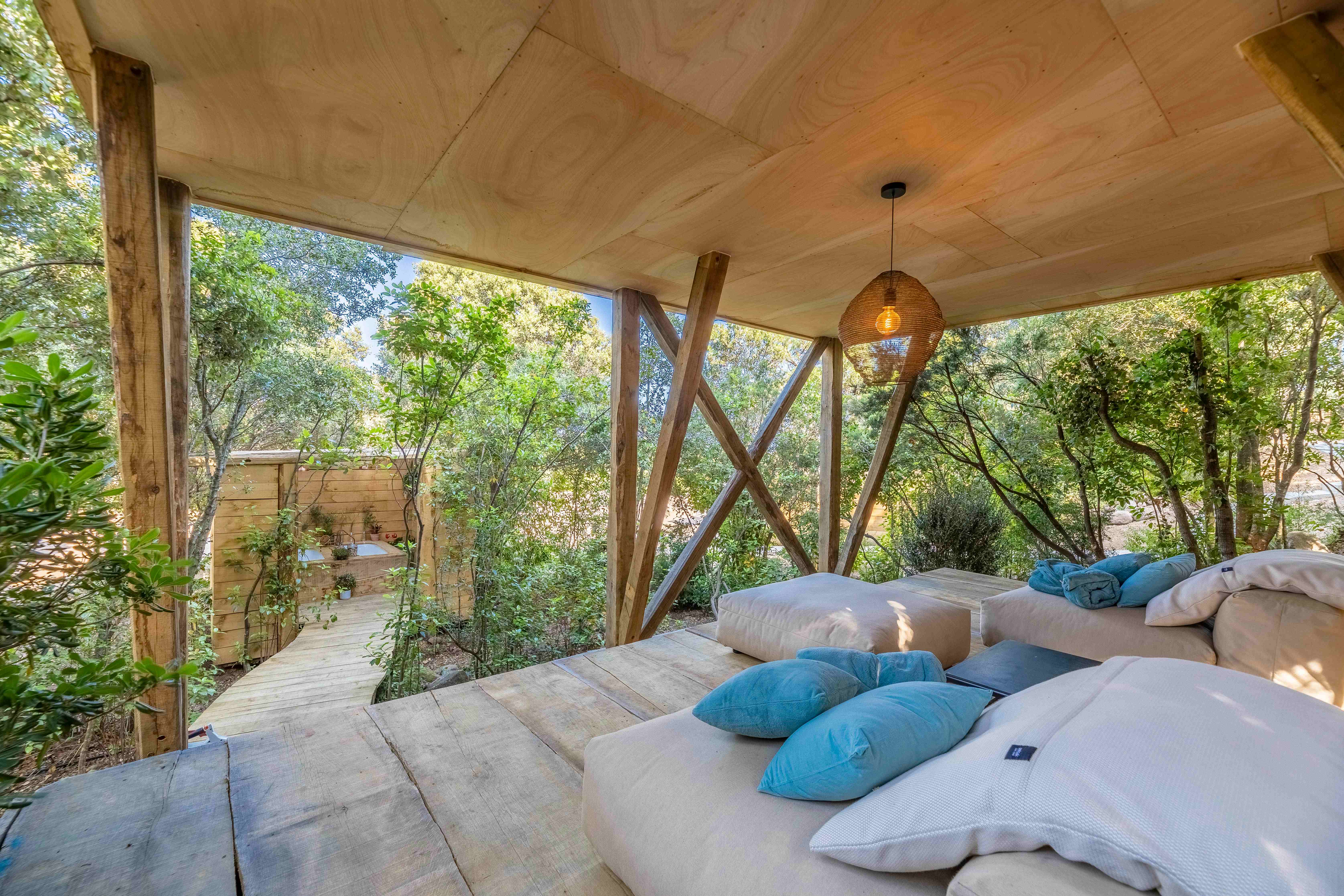 Hydra — Cabane avec spa à Casanghjulina en Corse à Porto-Vecchio — vue depuis la terrasse