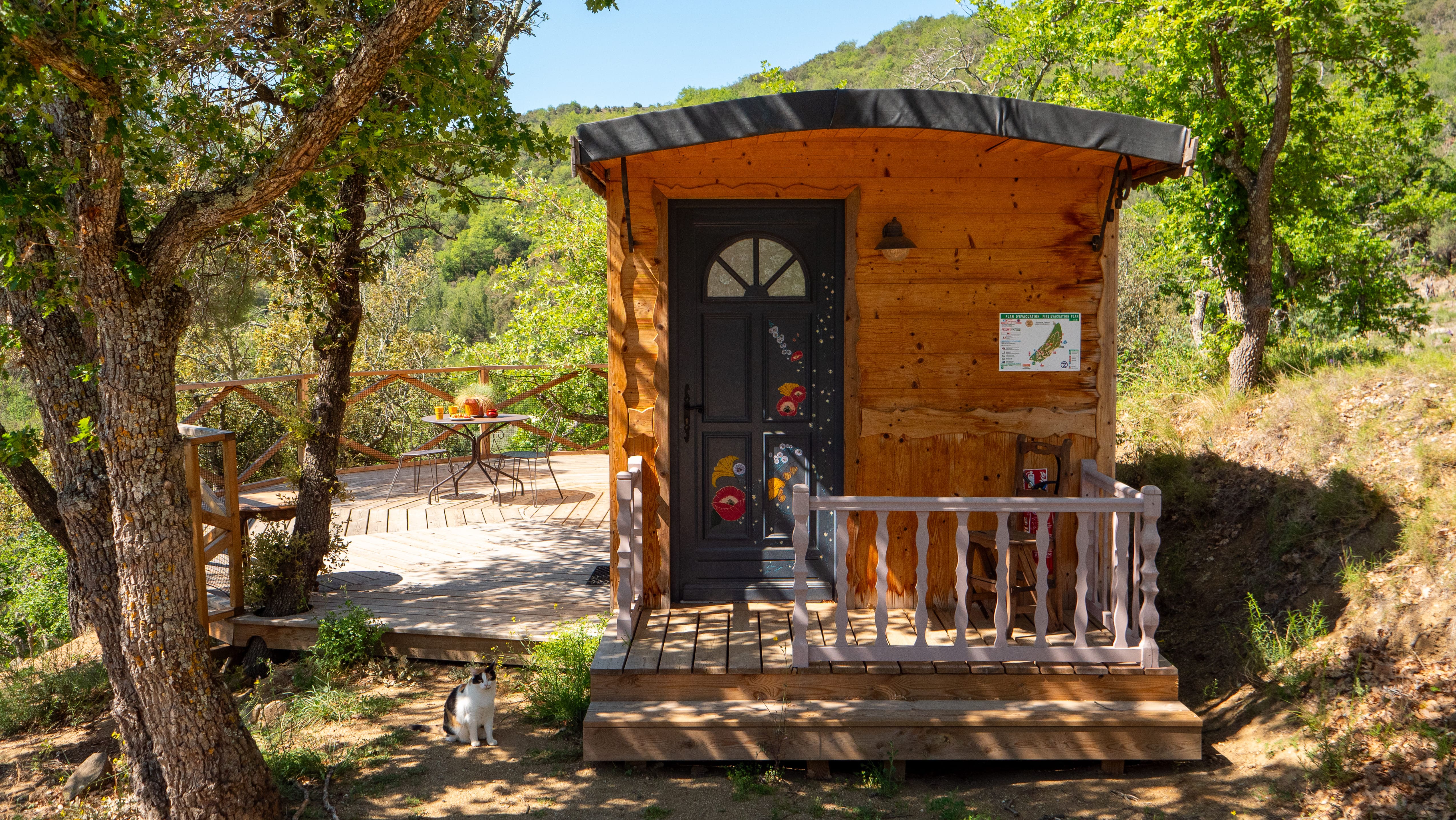 La Roulotte bohème — Roulotte avec spa à Languedoc-Roussillon