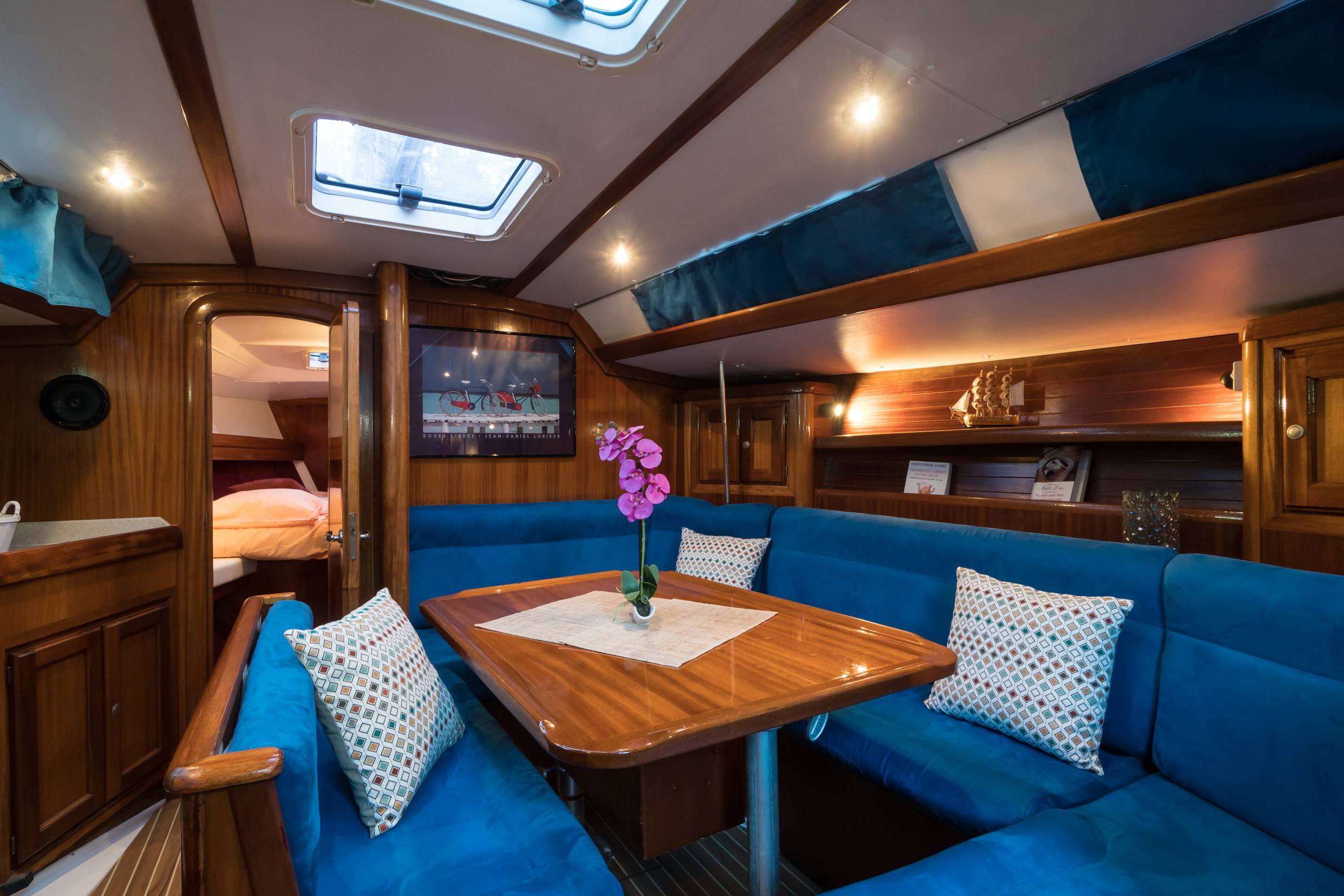 Photo 6/9 — Bateau « Le Voilier & Spa : une expérience flottante en Provence » à Saint Pierre D’Argençon Hautes-Alpes
