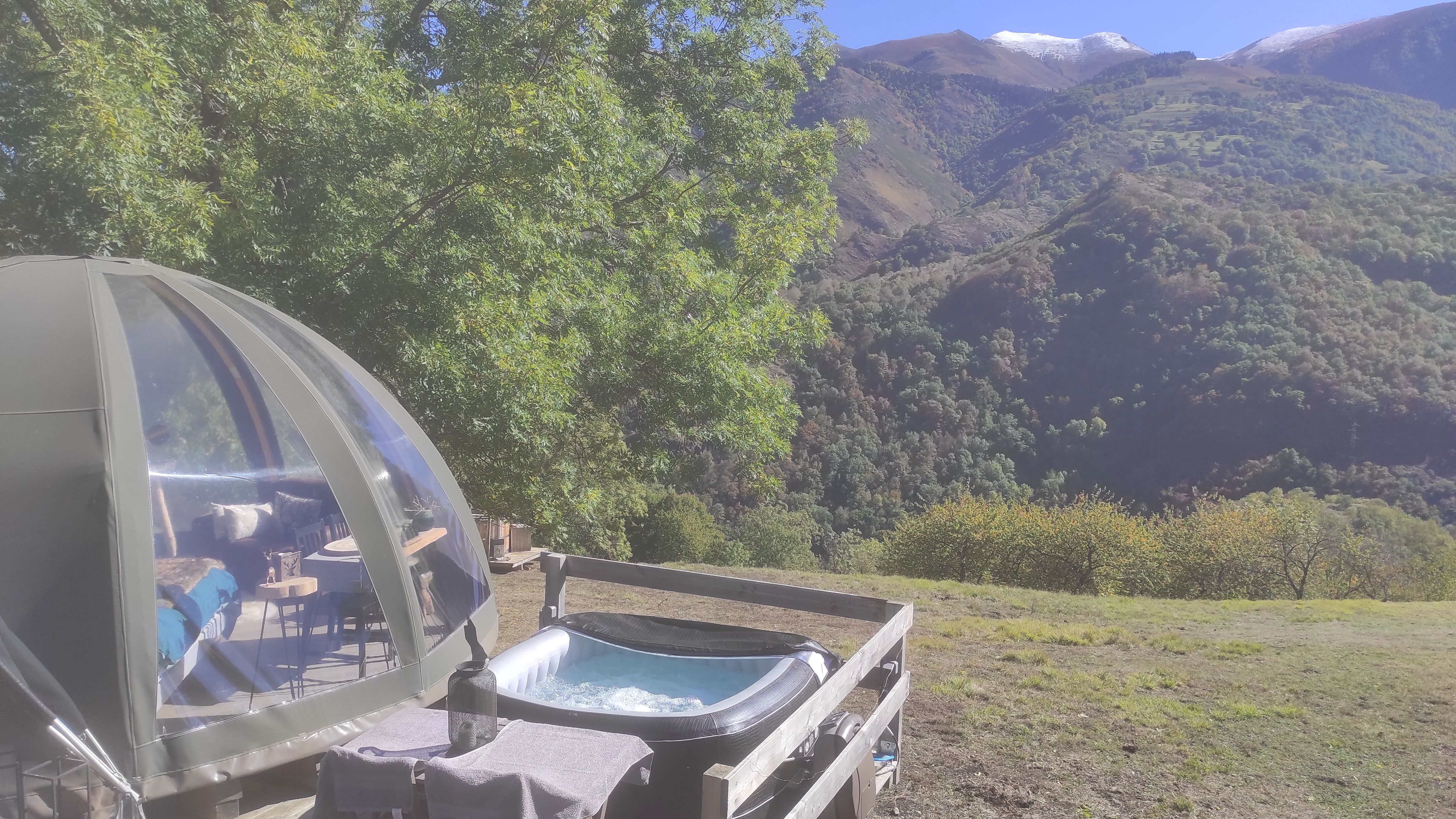 Un dôme enchanteur avec spa privatif en Midi-Pyrénées à Cier De Luchon — vue intérieure