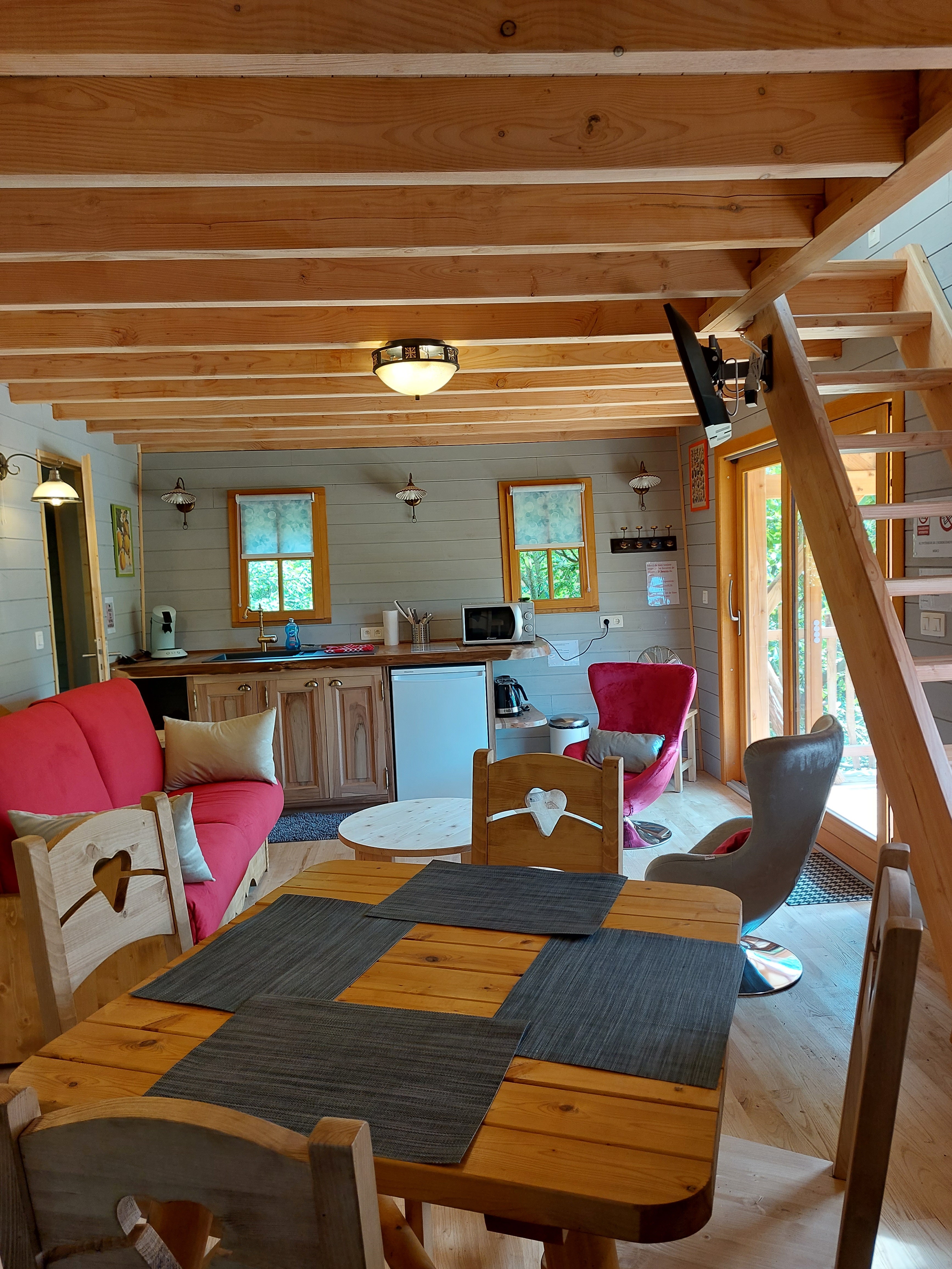 Cabane Féérique — Séjour enchanteur avec spa à Vercors, Drôme à Saint-Jean-En-Royans — espace de vie