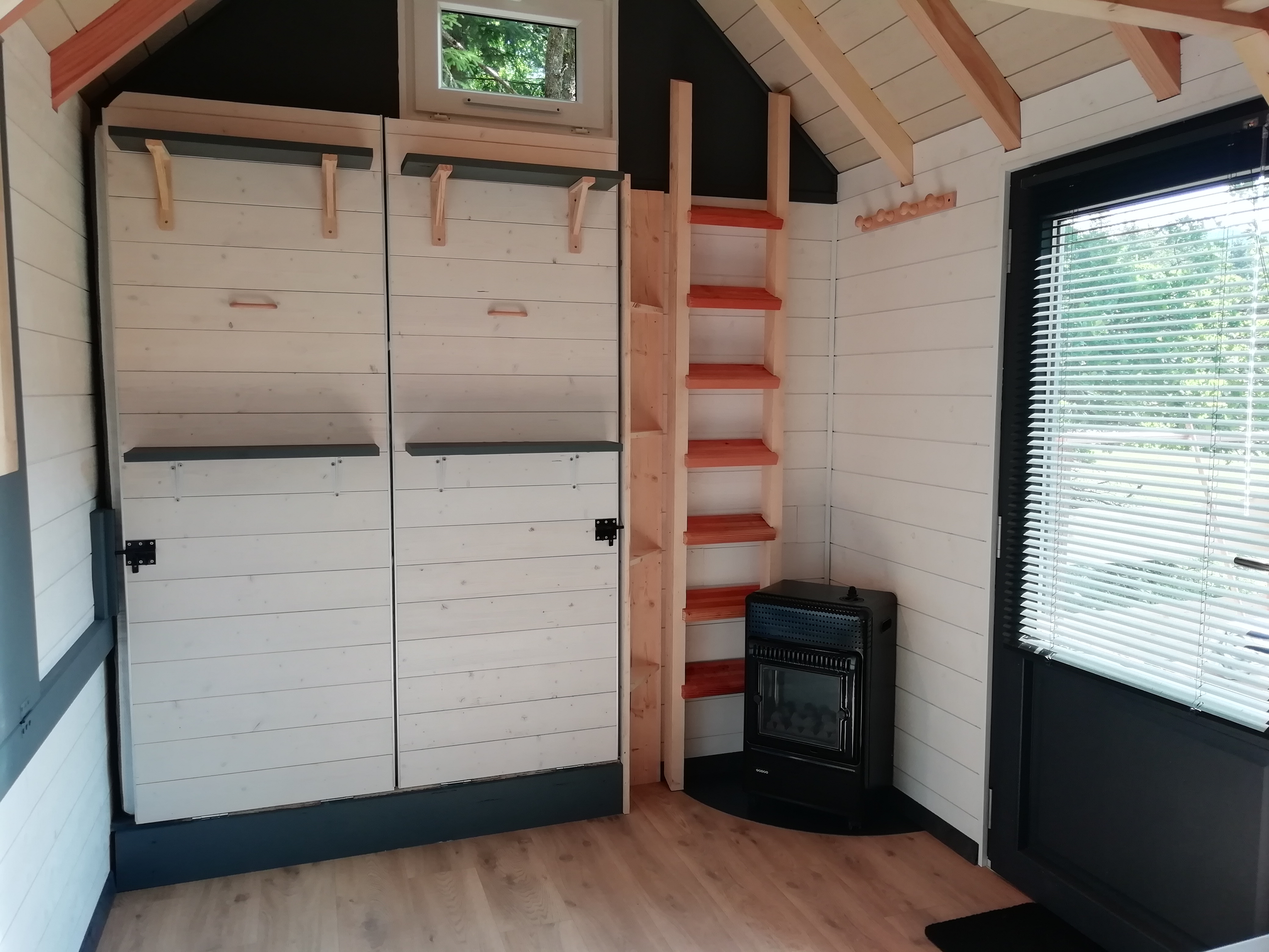 Tiny House La Rivière — Séjour écologique au bord de la rivière dans les Vosges à Épinal — vue intérieure