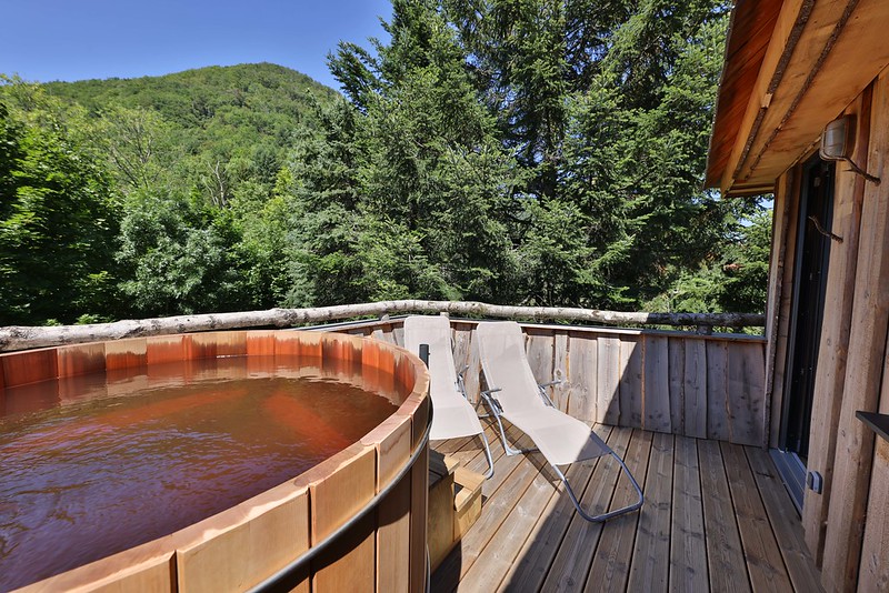 La Cabane du Pêcheur : un refuge spa en pleine nature à Mittlach — vue intérieure
