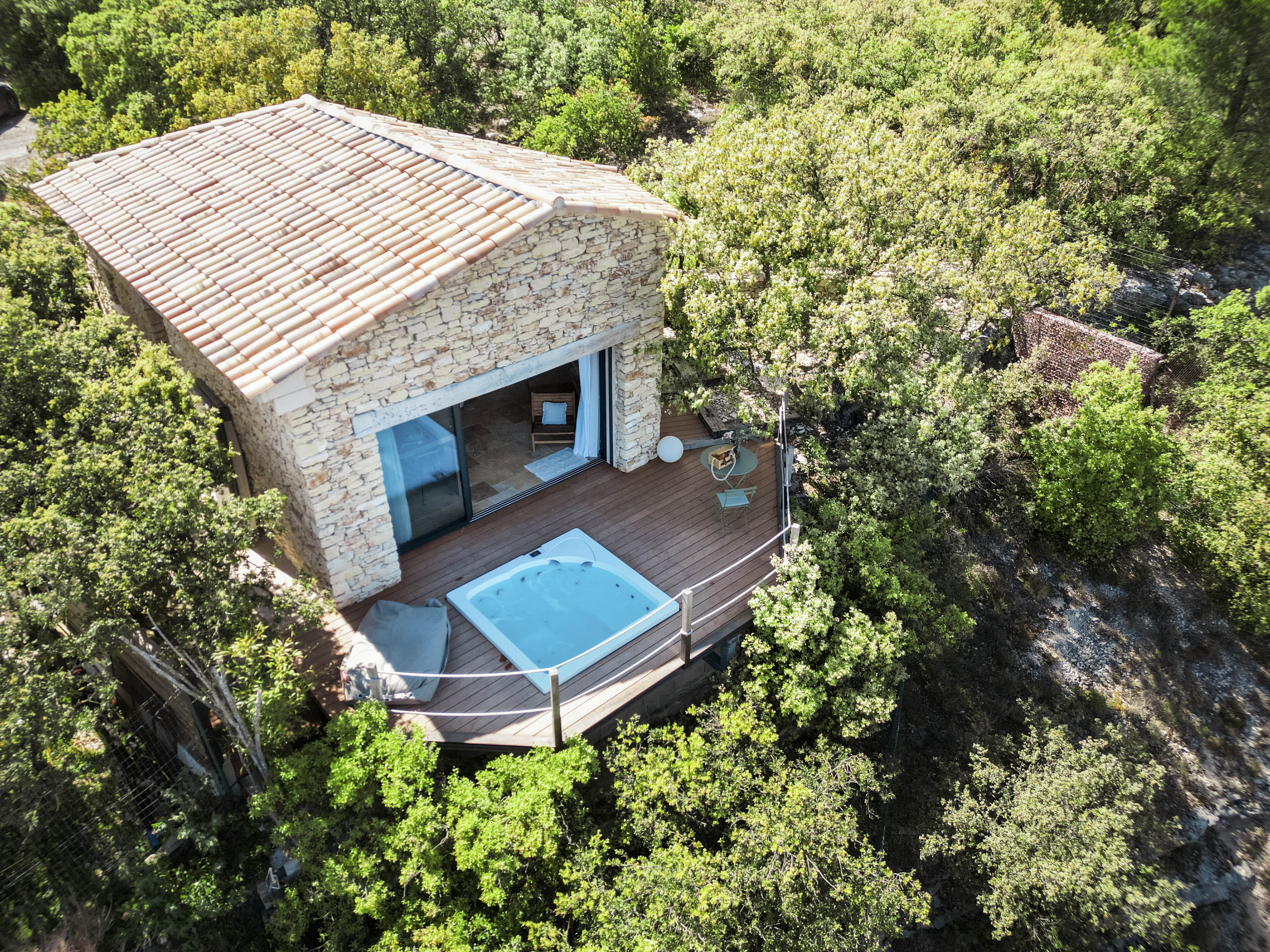 LE CABANON 2.42 — Cabanon avec spa et vue imprenable à Vaucluse