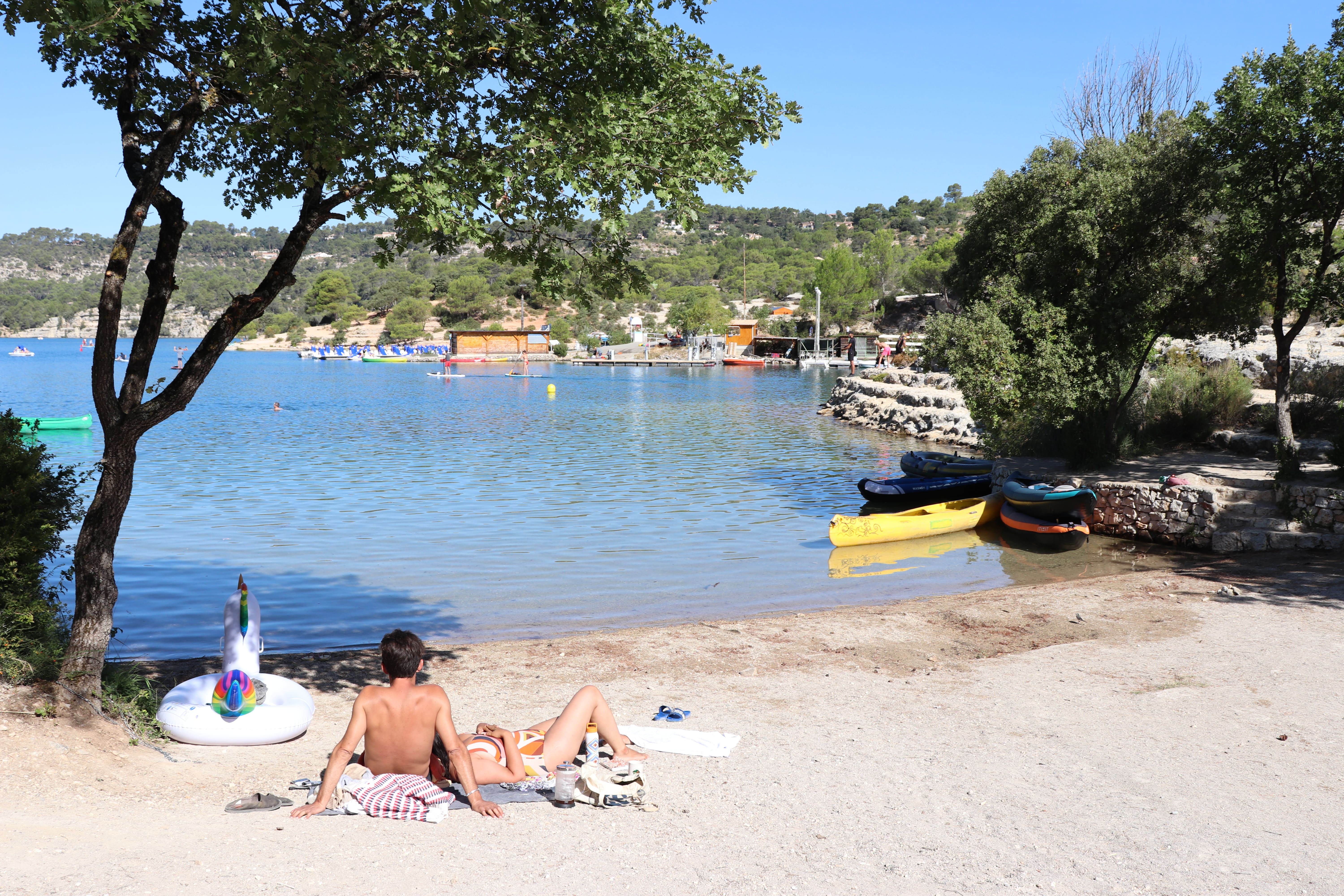Tente Lodge Cabanon Safari : un glamping enchanteur en Provence à Esparron De Verdon — cuisine