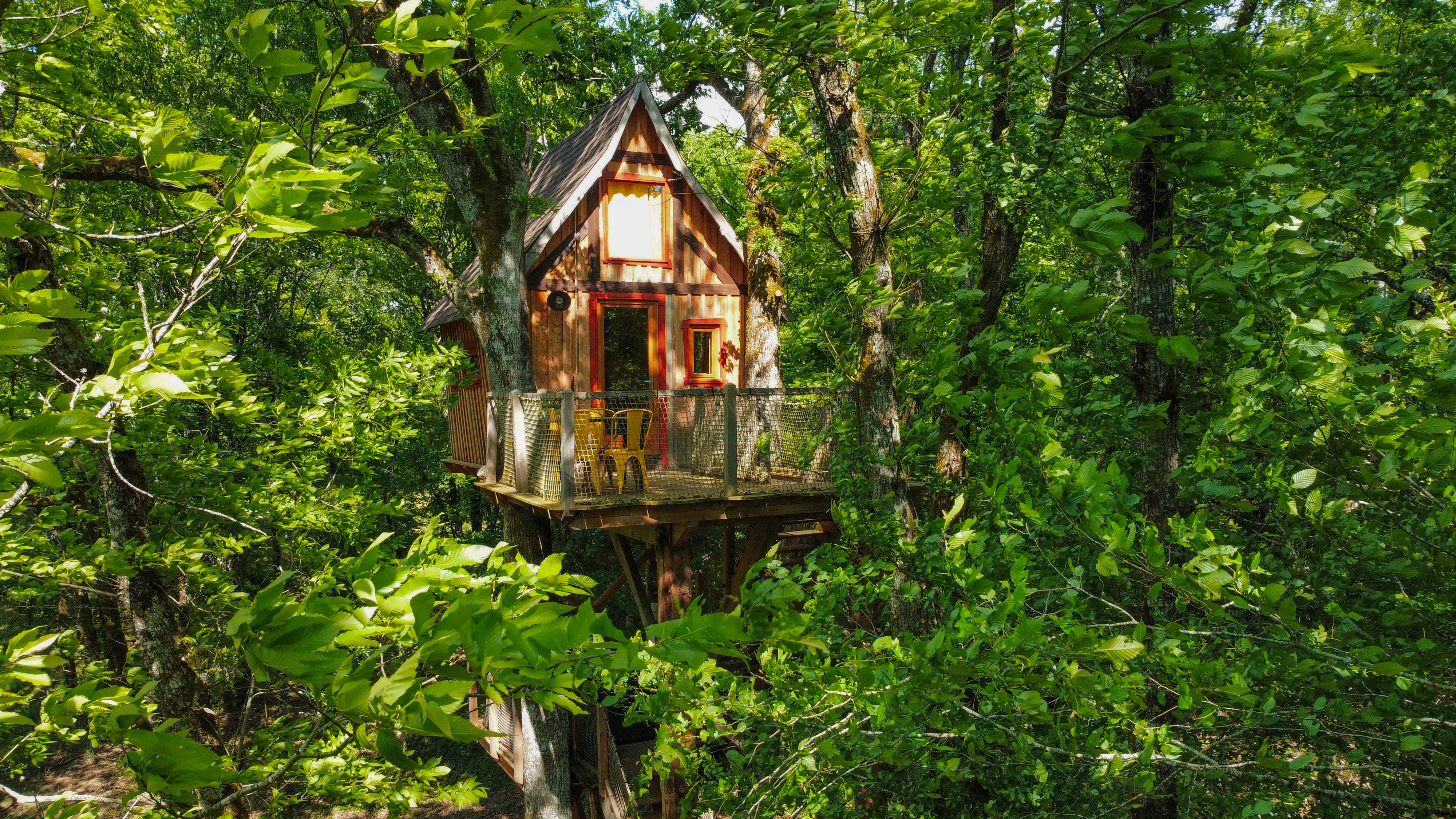 Cabane avec Spa "Cartoon" — Nuit perchée à 8m dans le Lot à Caniac-du-Causse — espace de vie