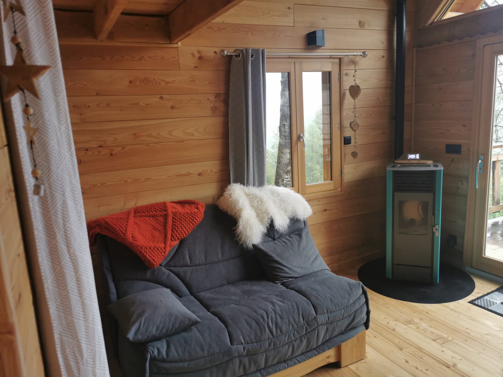Cabane "Les terres blanches" — Cabane sur pilotis avec vue panoramique à Alpes-de-Haute-Provence à Redortiers — détail architectural