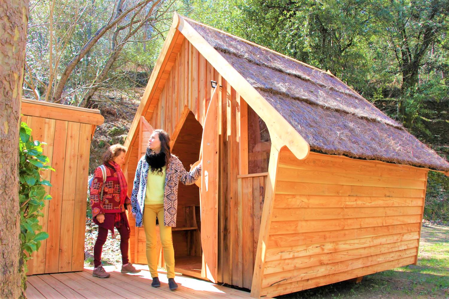 Mini cabane châtaigne Figarette : une évasion en pleine nature à Peyremale — espace de vie