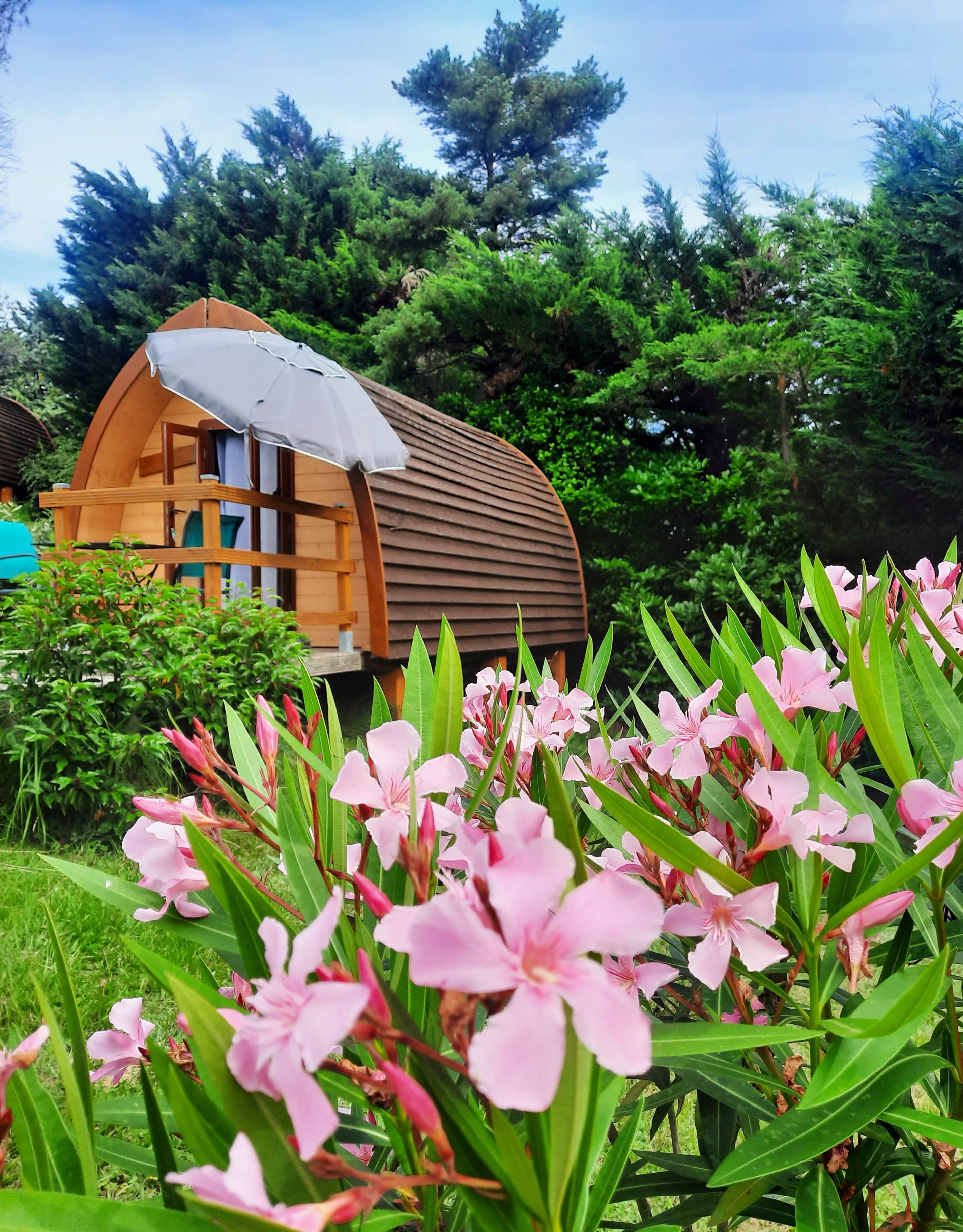 Mégapod le Refuge Insolite — Pod avec jacuzzi à Ariège