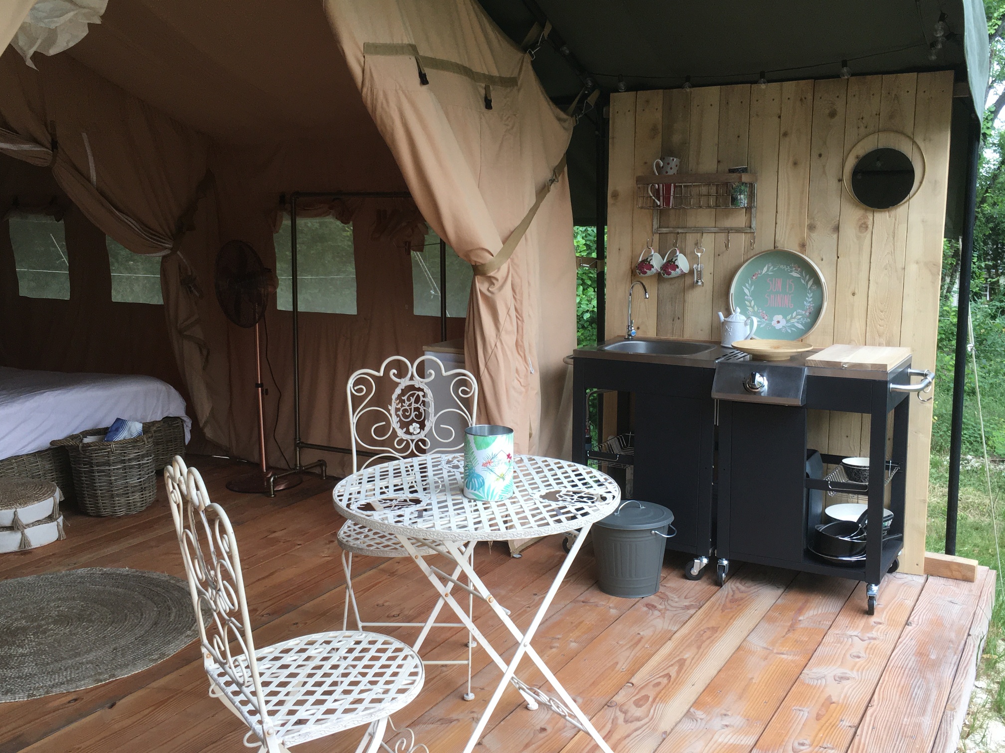 Tente safari luxe Orion : une expérience immersive en pleine nature à Marcay — salle de bain
