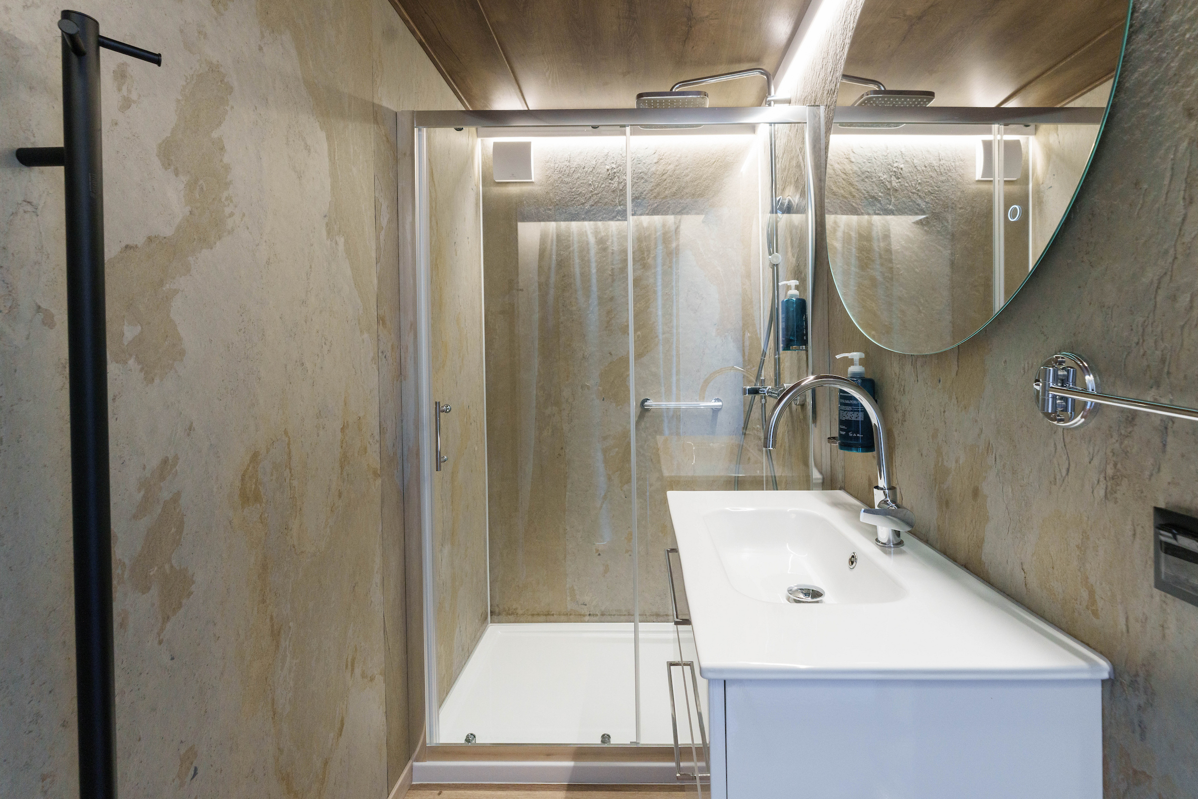 Suite flottante Supérieure — Maison insolite Balnéo à L'Isle-Adam (Yvelines) à L'Isle-Adam — environnement naturel