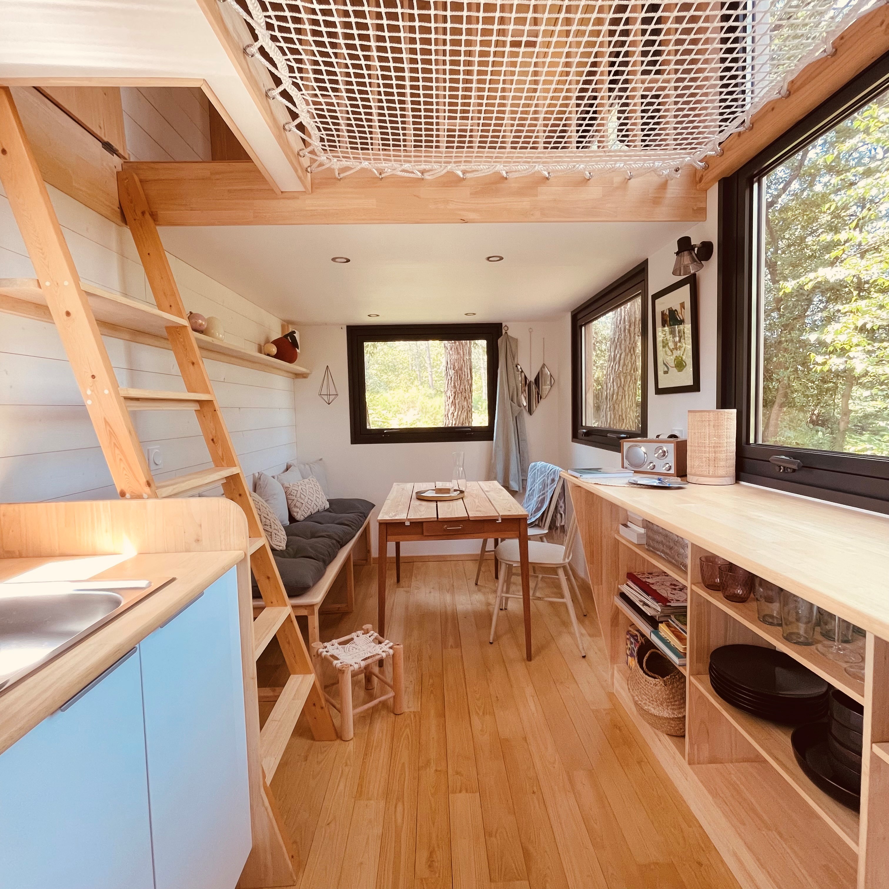 Évasion dans une tiny house moderne en Pays de la Loire à Clefs-Val-D'anjou — salle de bain