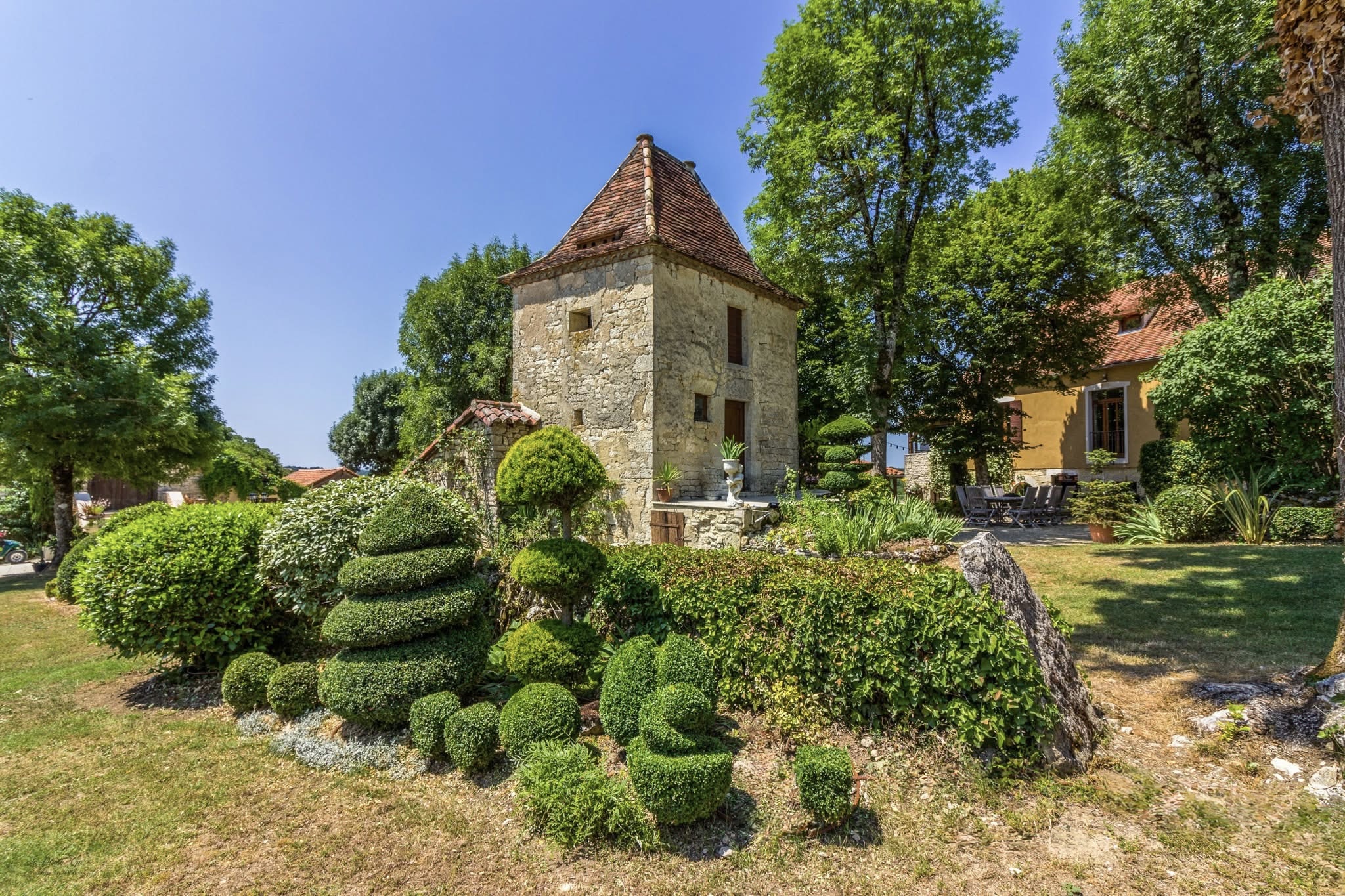 Tente nomade — Évasion chic en pleine nature à Lot à Saint-Cirgues — vue depuis la terrasse