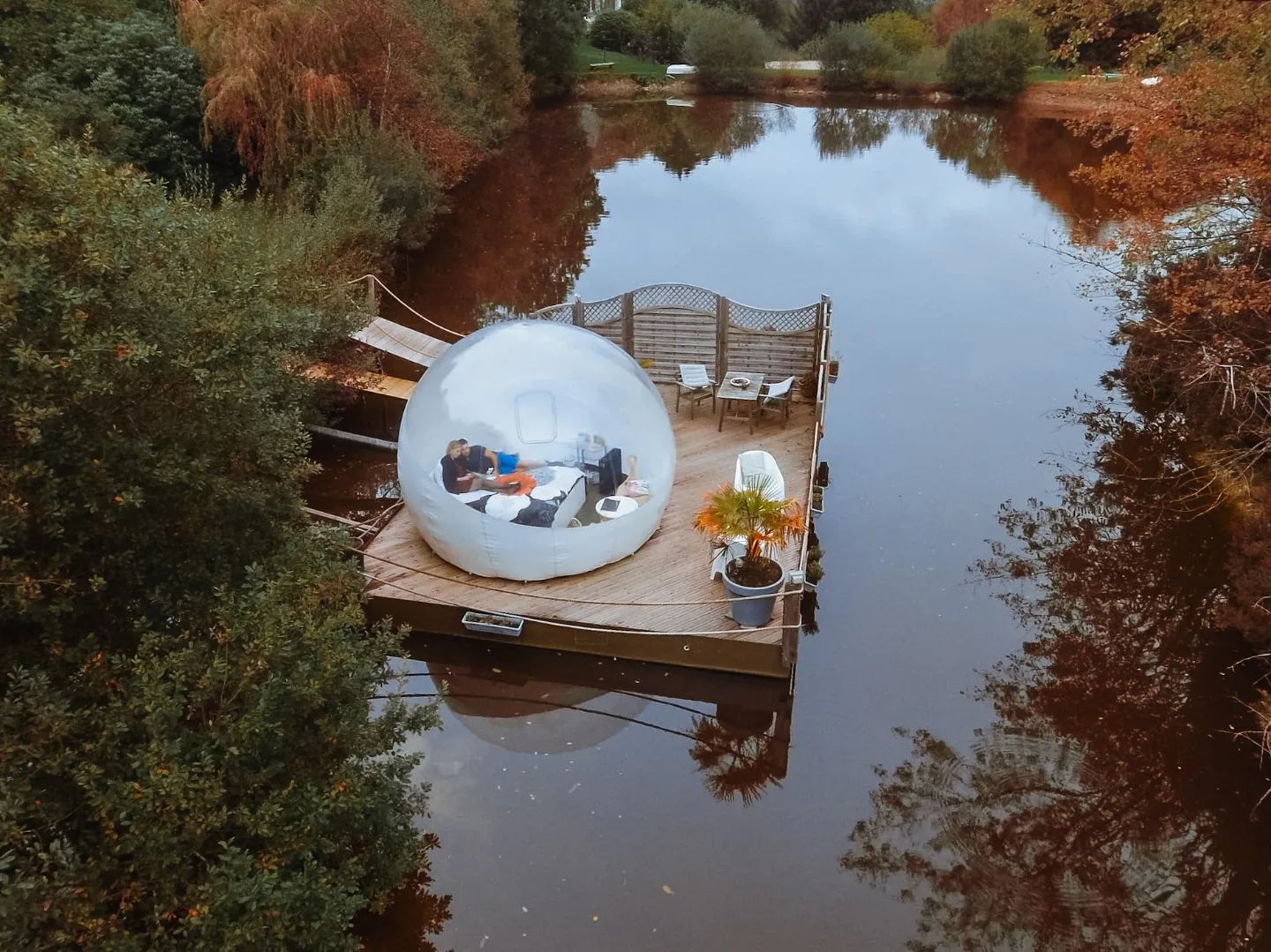 Bulle flottante — Nuit suspendue avec spa à Finistère