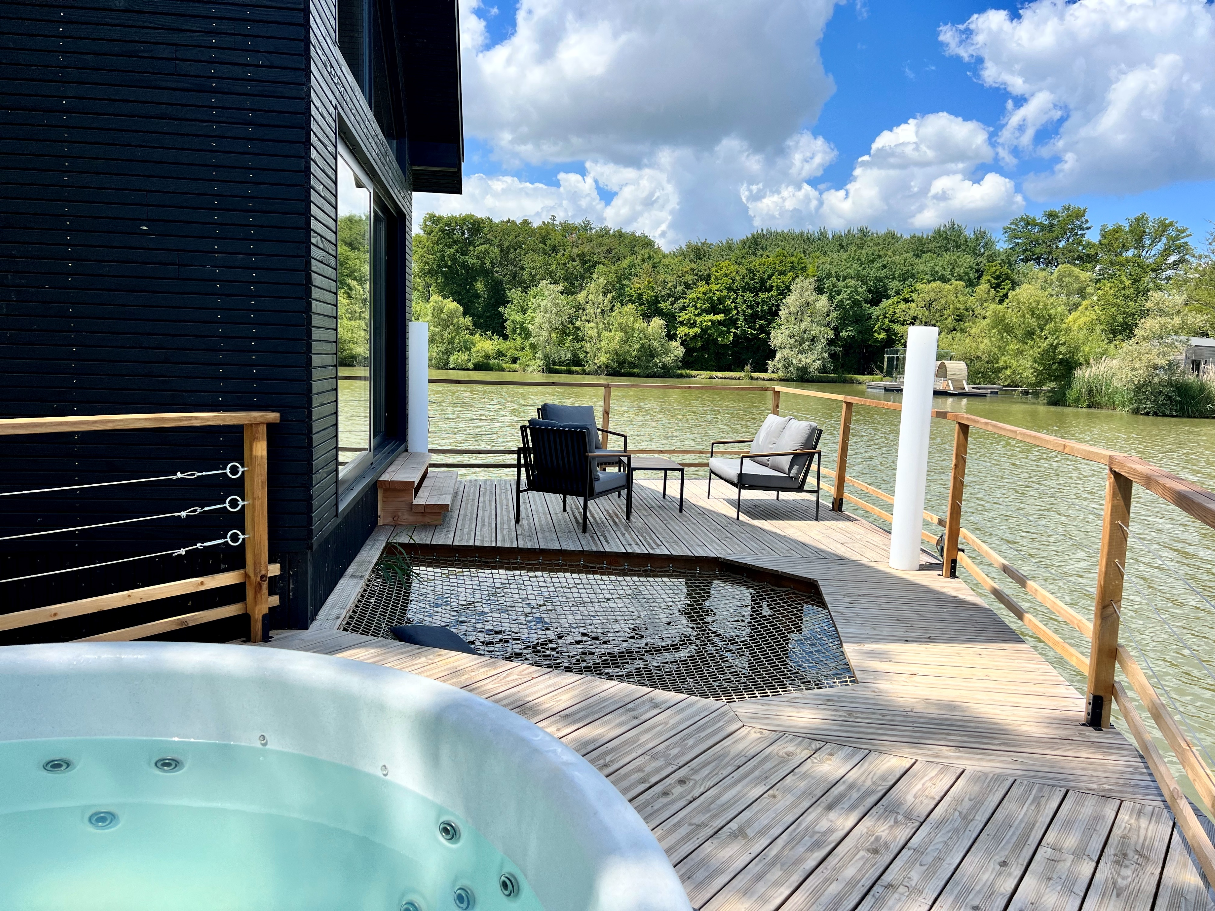Cabane Spa Design 6 pers — Nuit insolite avec spa à Ain à Meillonnas — salle de bain
