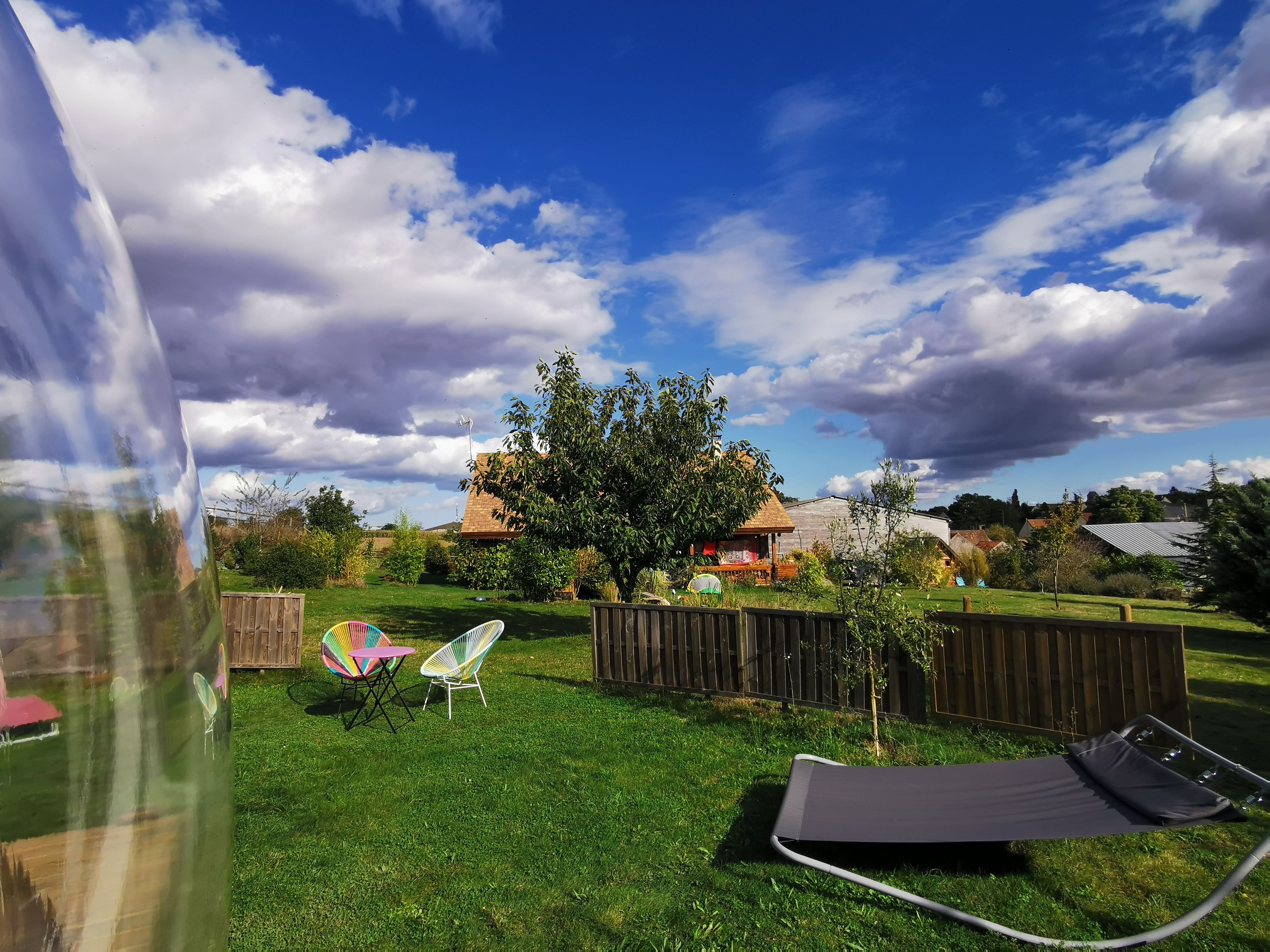 Vivez l'expérience unique de la Bulle Cristal en Île-de-France à Champmotteux — vue depuis la terrasse