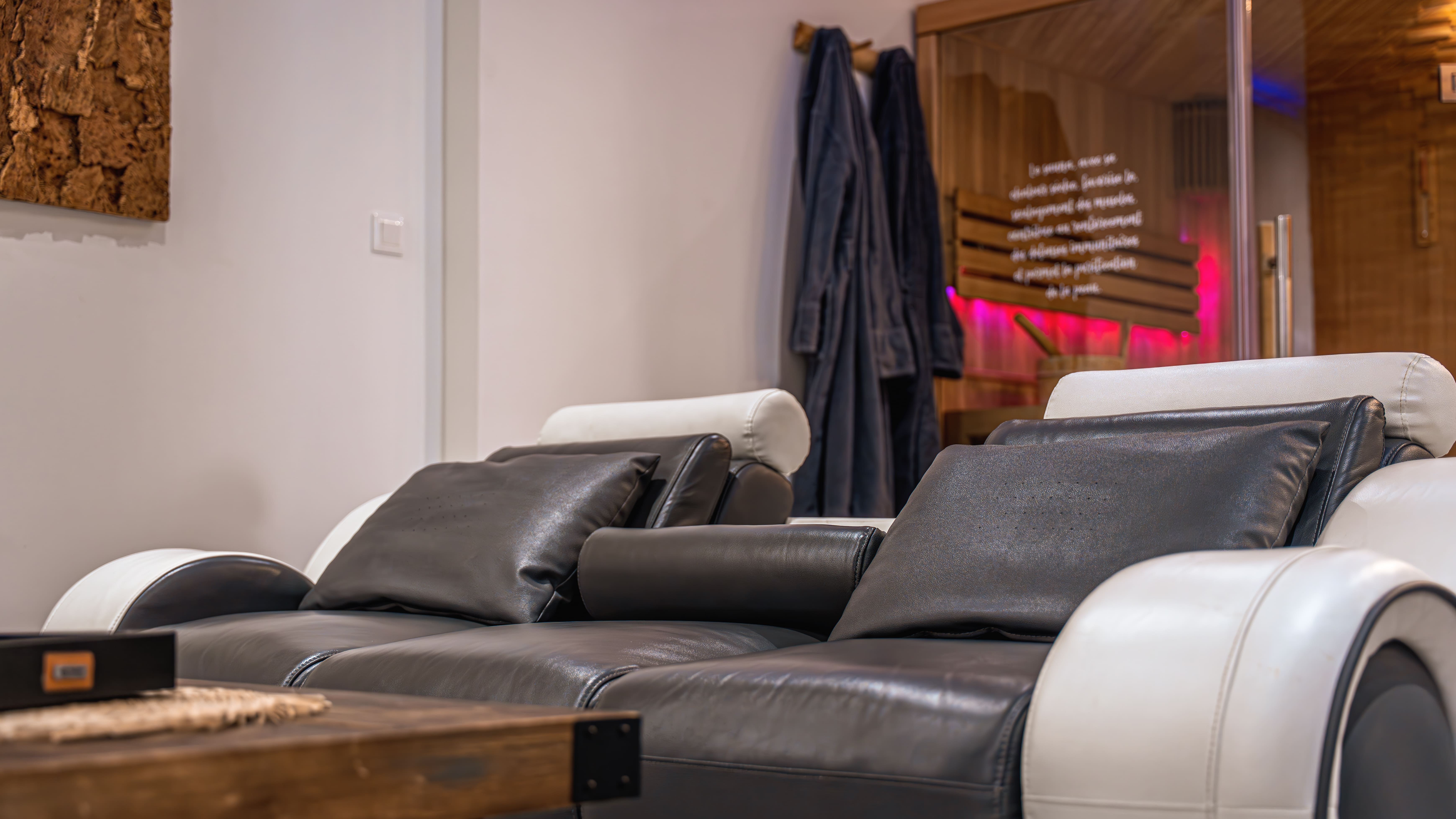 Une suite de luxe avec spa privatif en Picardie à Précy-sur-Oise — espace de vie