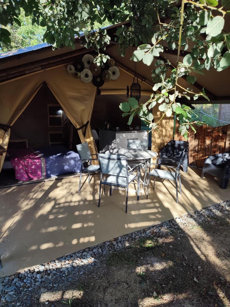 Tente Lodge Cassis : une immersion au cœur de la nature à Dun — salle de bain