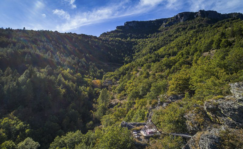 La Pyramide de l'Aigle : une expérience insolite en Lozère — Cabane à Vebron