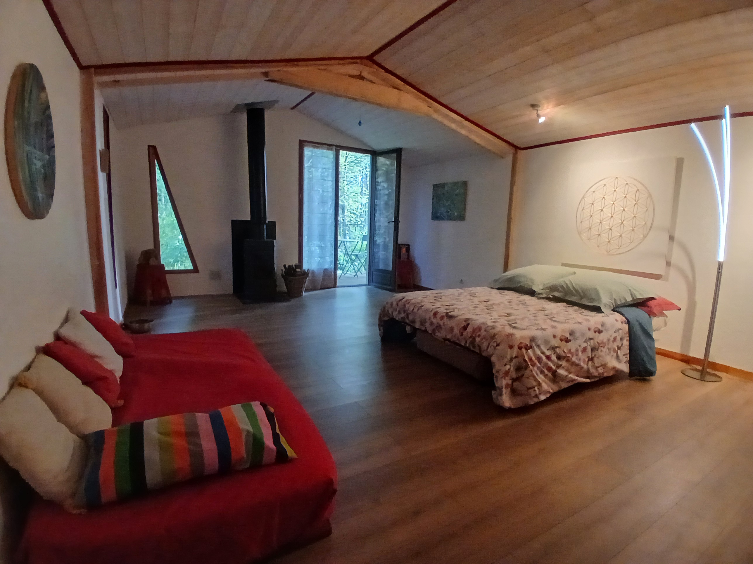 Le Temple Ysambre & Spa — Cabane avec jacuzzi en Bretagne à Vannes — chambre