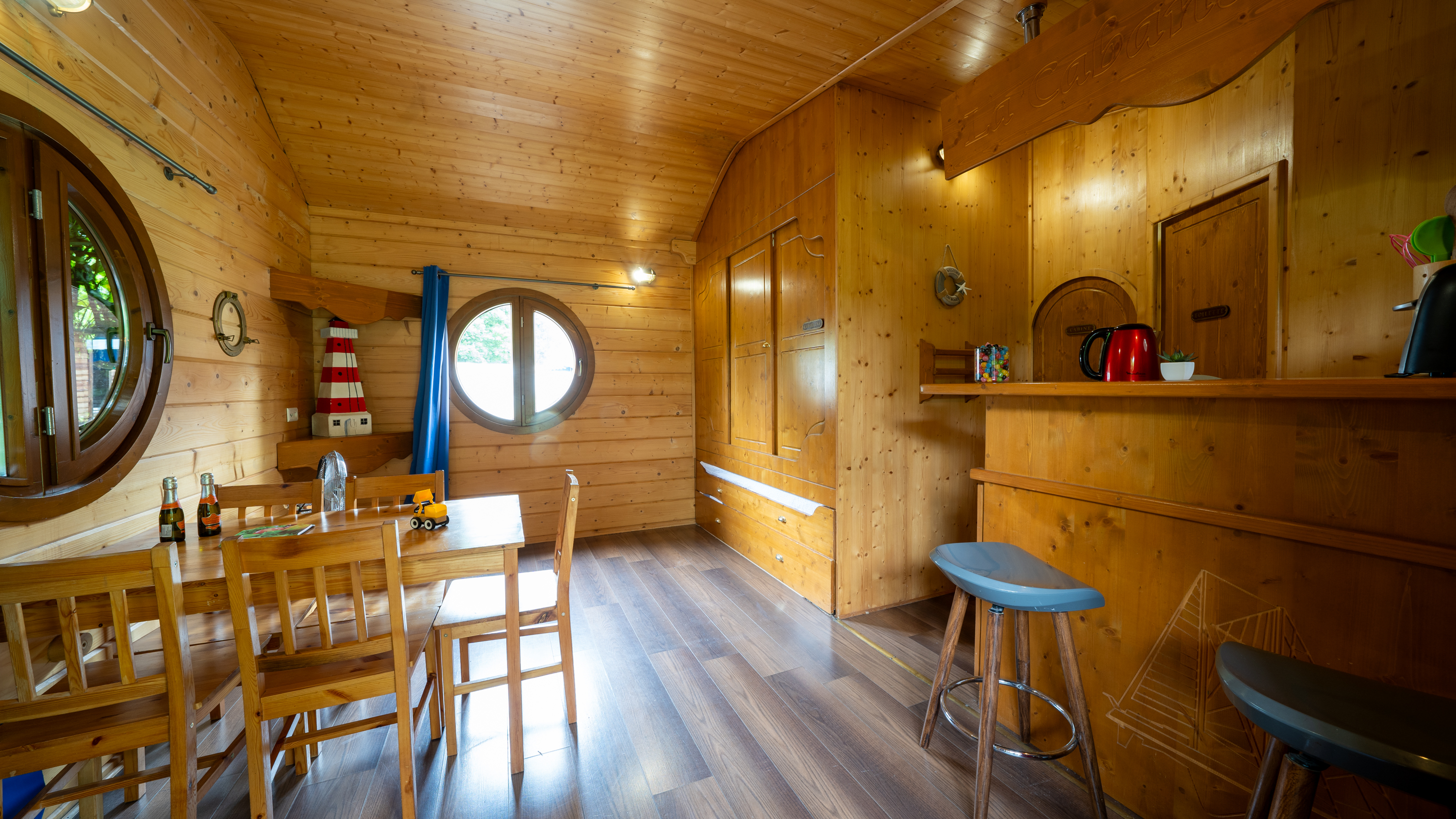 La cabane familiale de Sam : un refuge enchanteur en Champagne-Ardenne à Bar Sur Aube — espace de vie