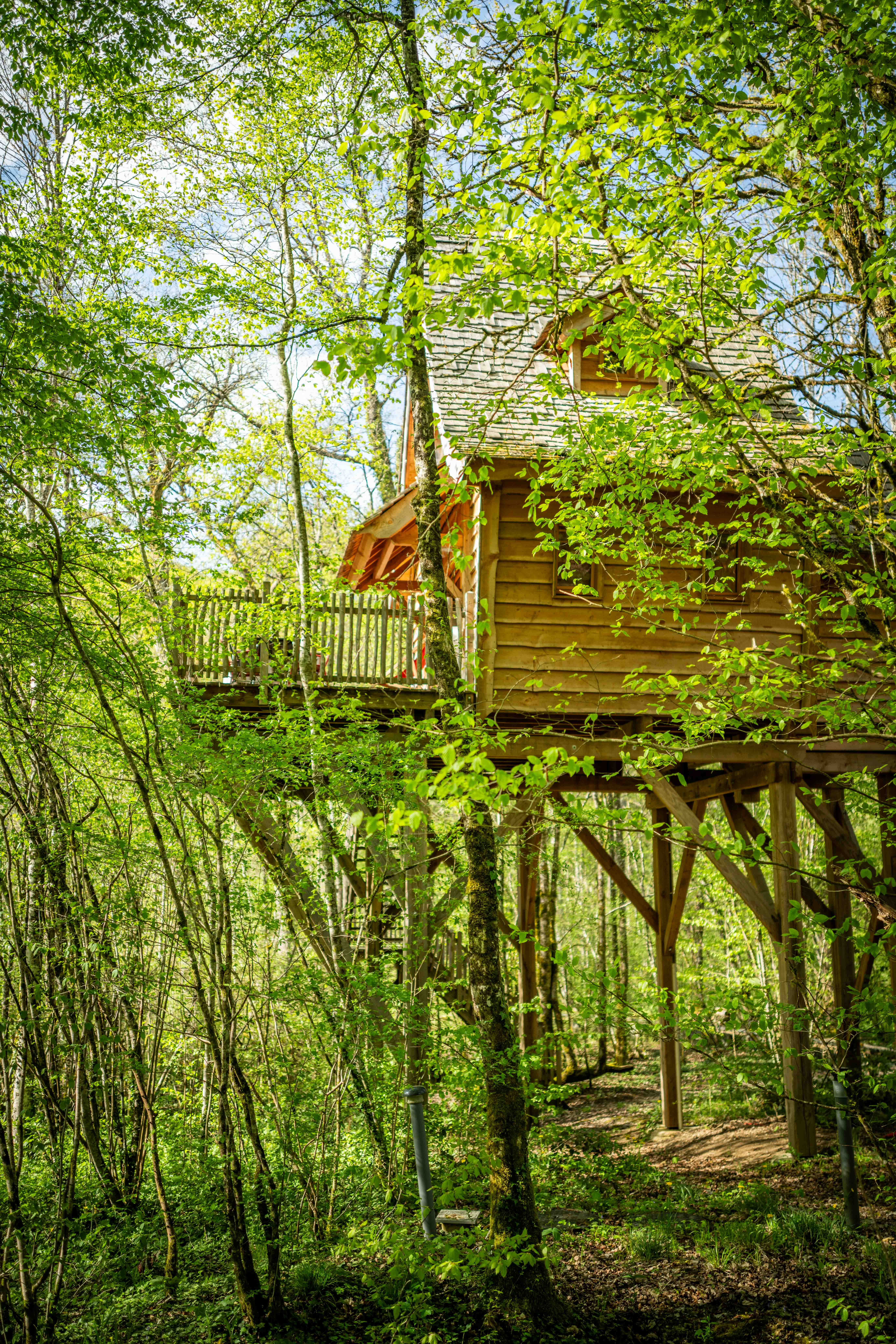 Cabane féérique Spa — Nuit magique à 7m dans le Château de la Combe Rossignol à La Combe Rossignol — salle de bain