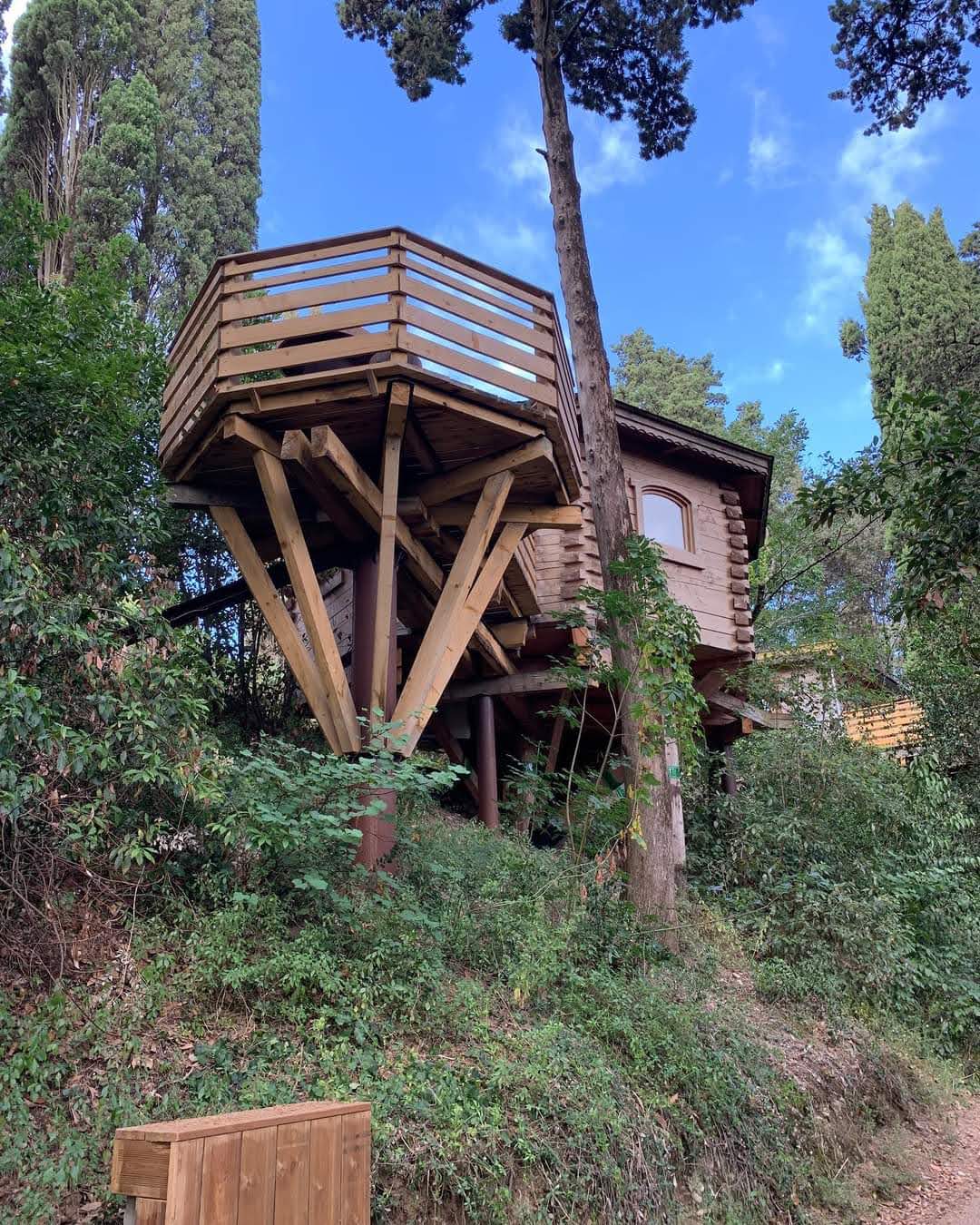 Cabane Cassine : une expérience suspendue en Languedoc-Roussillon à Villalier — salle de bain