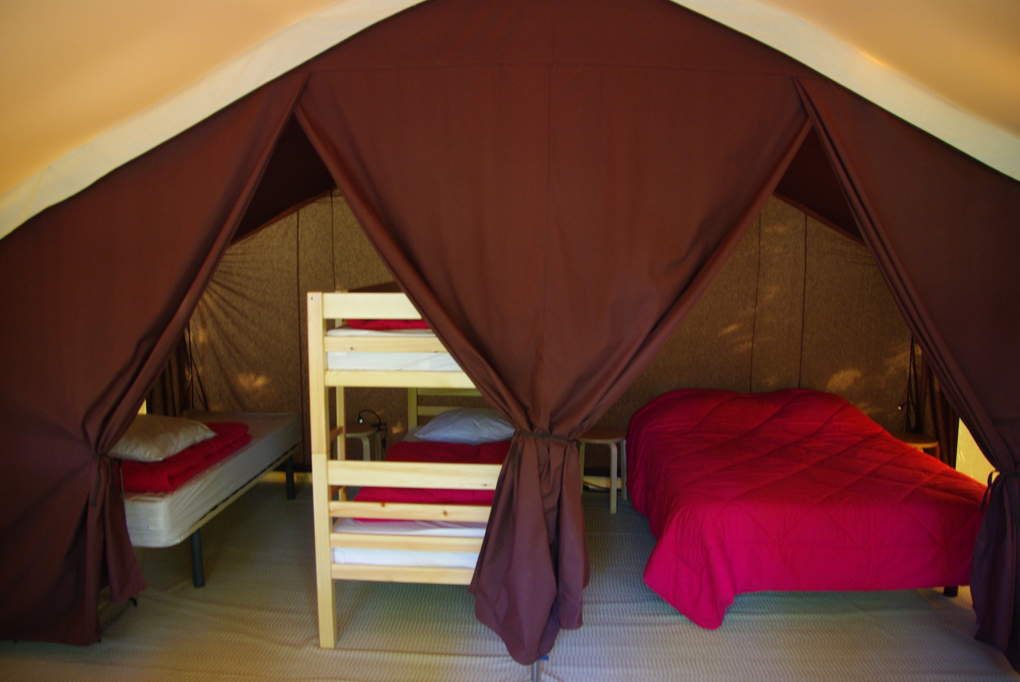 Tente Lodge La Châtaigneraie — Glamping avec spa en Ardèche à Aubenas — salle de bain