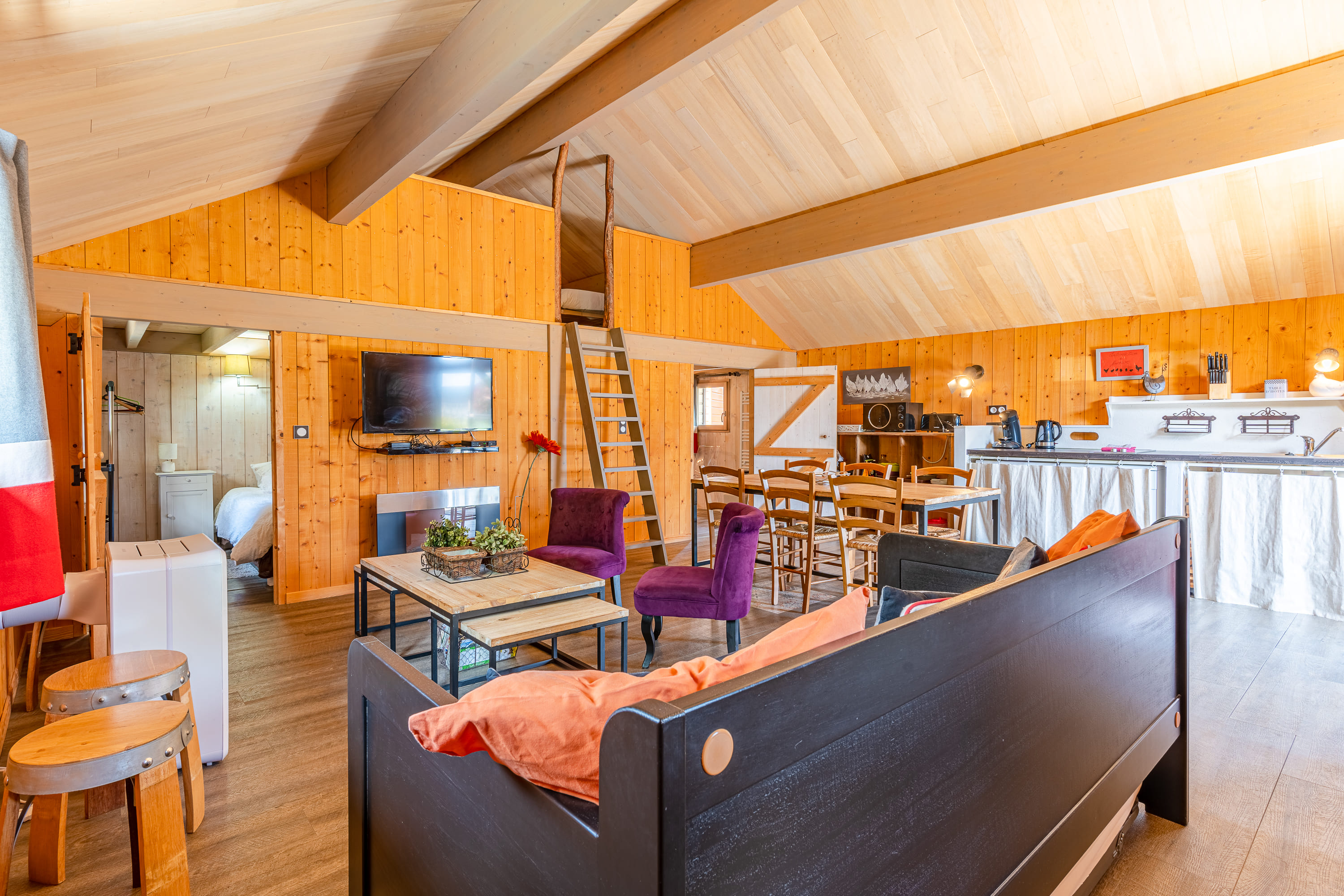 Cabane du Cognac : une immersion au cœur de la nature à Saint Maurice De Tavernole — espace de vie