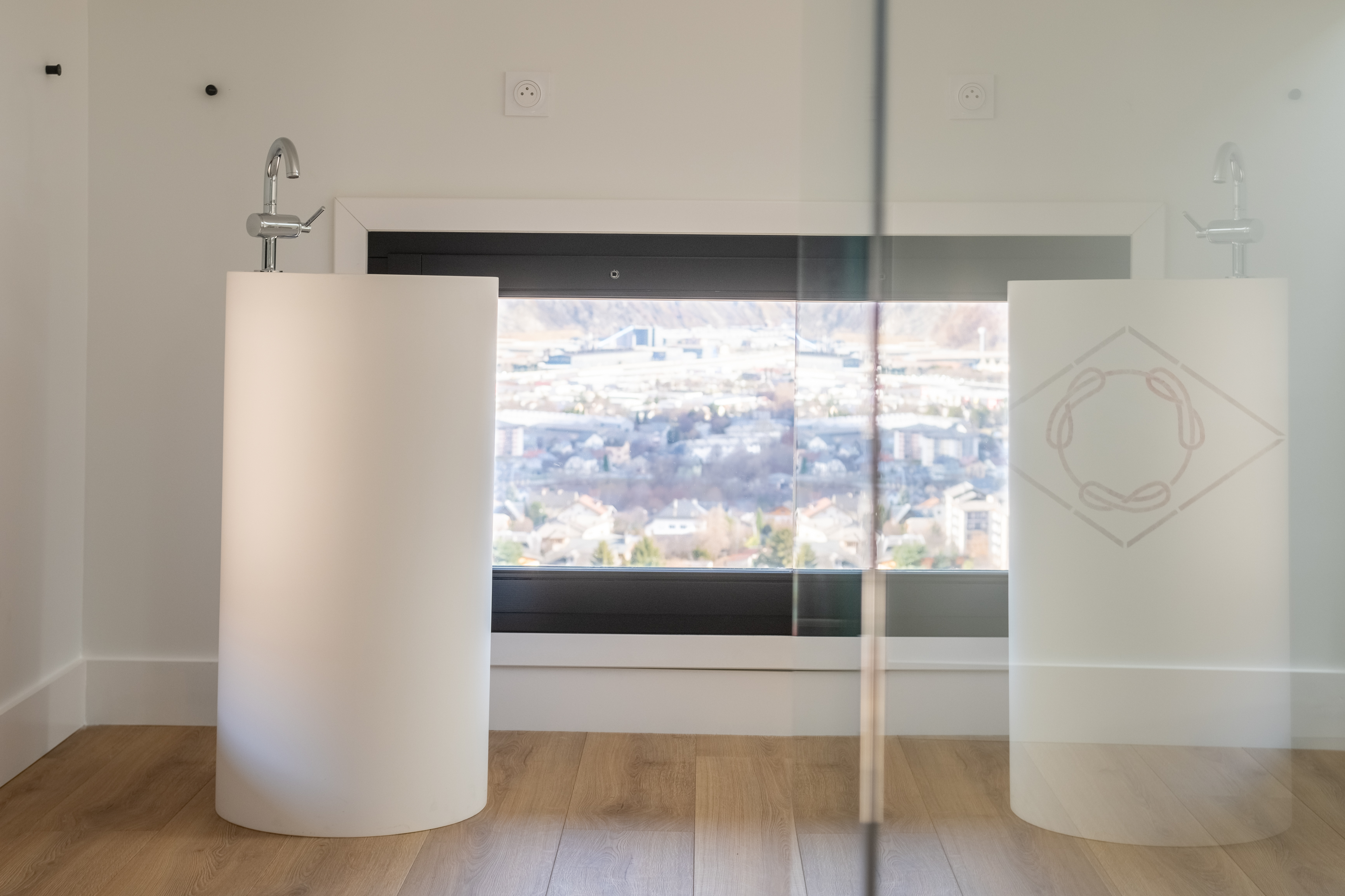 Le Perchoir — Maison insolite avec vue panoramique à Savoie à Saint-Jean-de-Maurienne — détail architectural