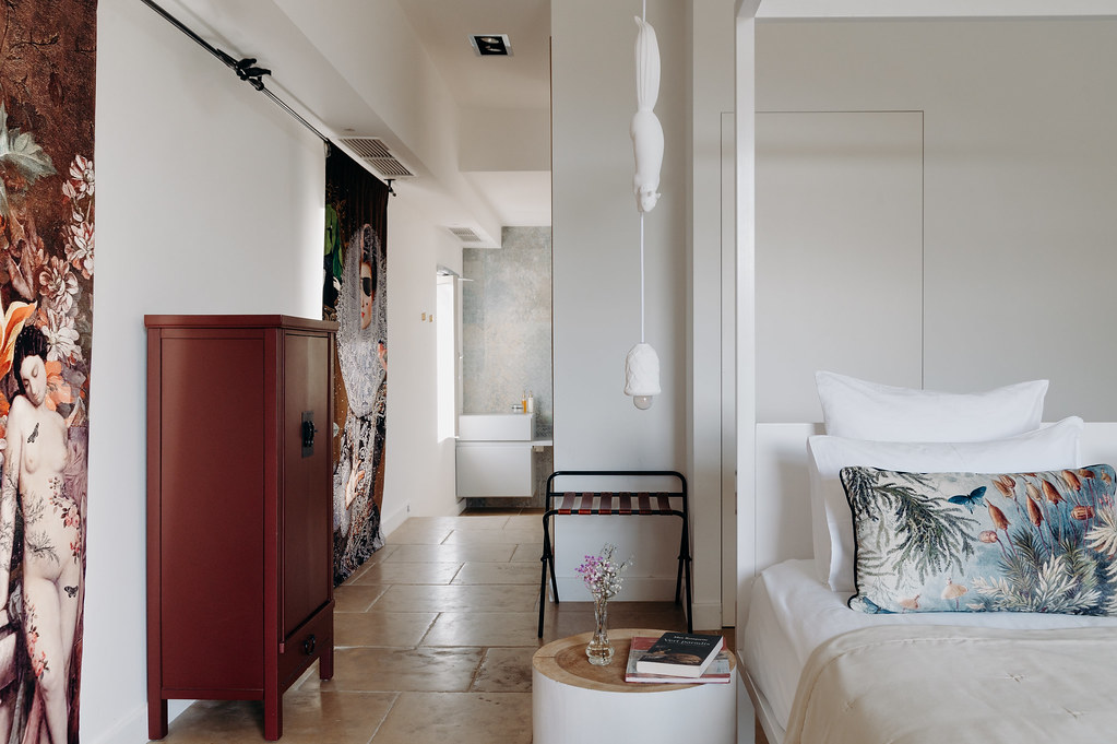 Suite Deluxe avec vue sur le jardin — Maison insolite avec spa à Hérault à Clermont-l'Hérault — vue depuis la terrasse