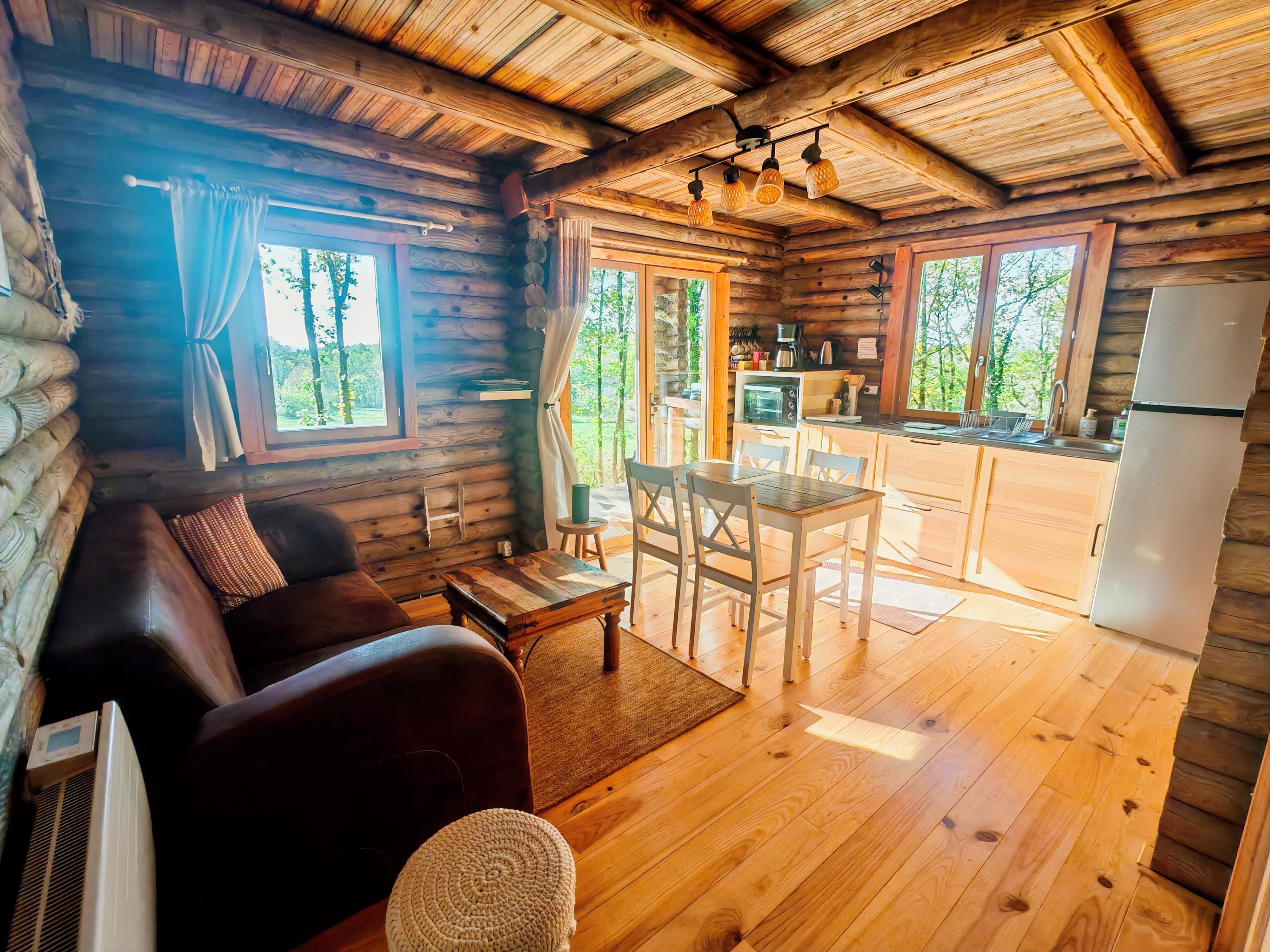 Authentique chalet en rondins — Chalet avec spa en Dordogne à Montignac-Lascaux — environnement naturel