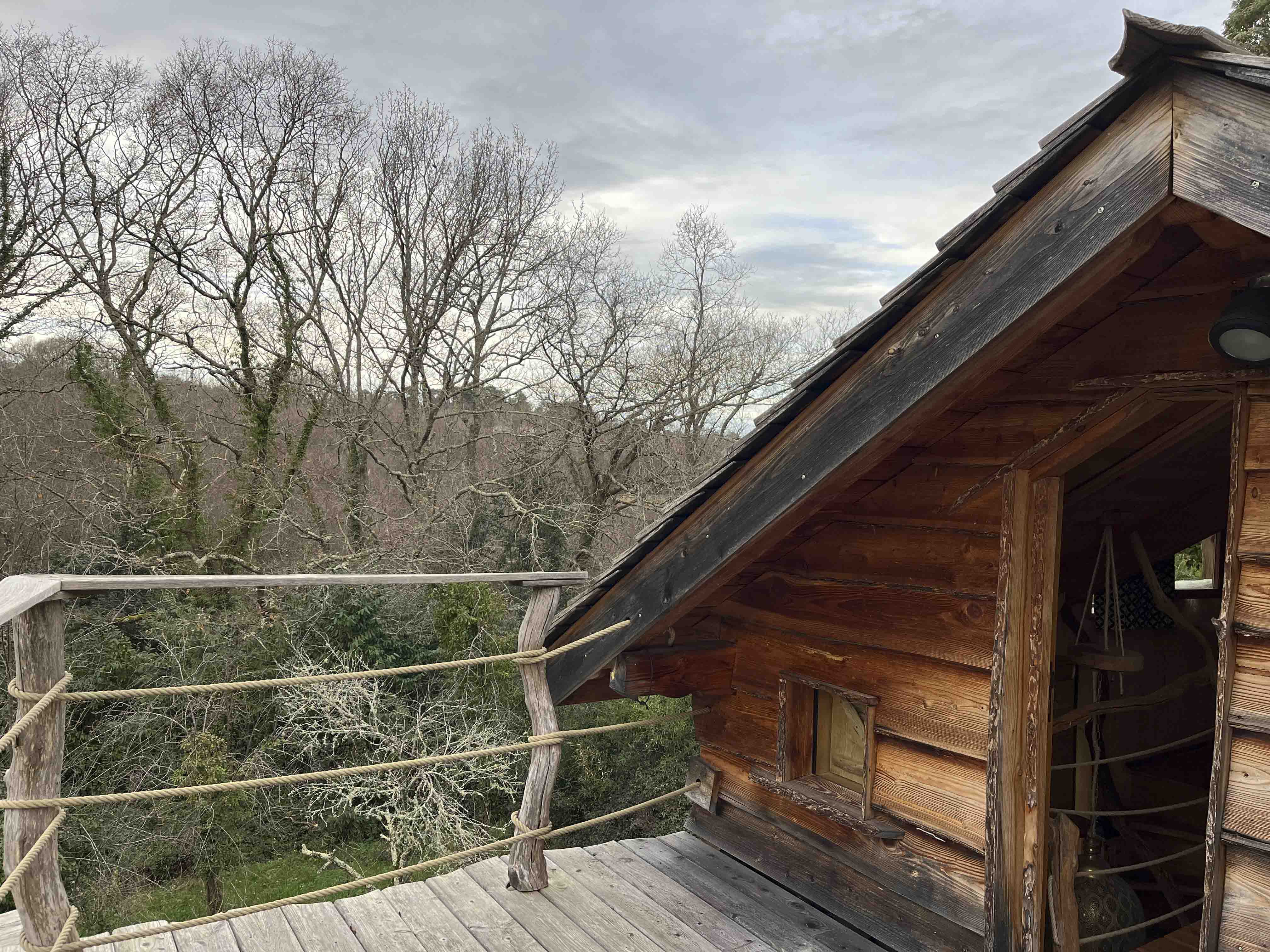 Cabane Le Cœur de Xanet : une échappée belle sur pilotis à Bassussarry — environnement naturel