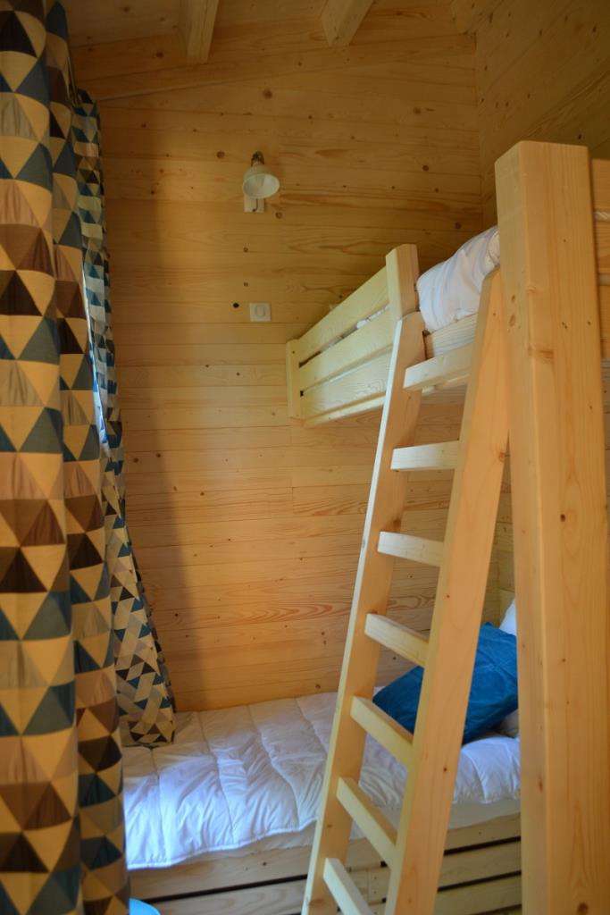 Lodge Azur : une cabane au cœur de la nature poitevine à Magné — salle de bain