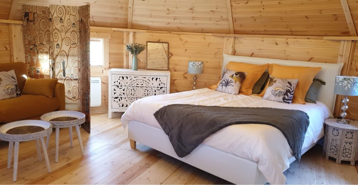Séjournez dans un kota divin & Spa au cœur de la nature à Bannay — espace de vie
