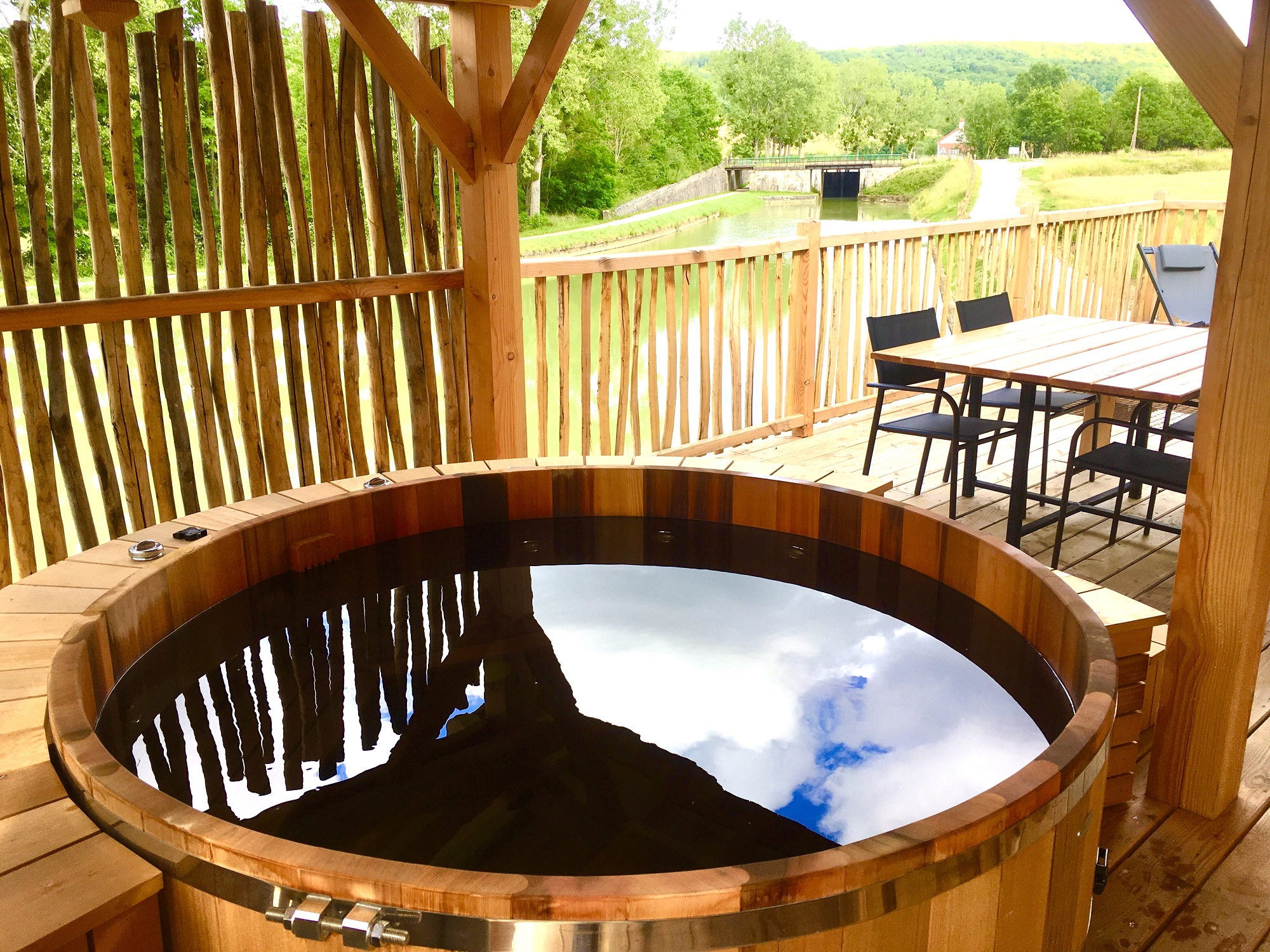 La Cabane Spa Rose des Vents : une évasion en Bourgogne à Chassey — chambre