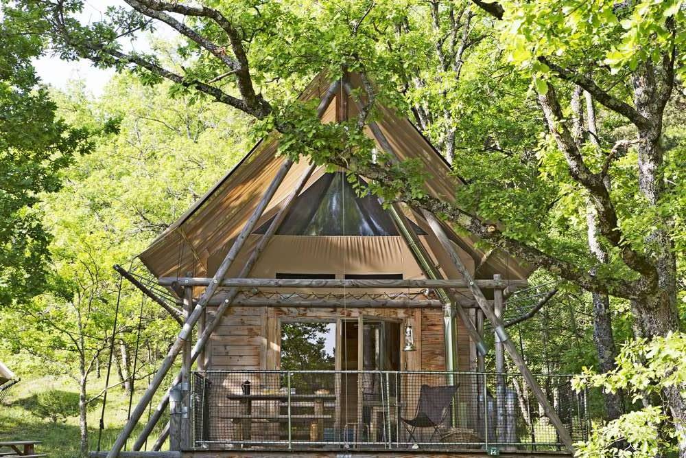 Cahutte Versailles — Cabane confortable avec spa à Versailles à Saint-Genis-Les-Ollières — cuisine